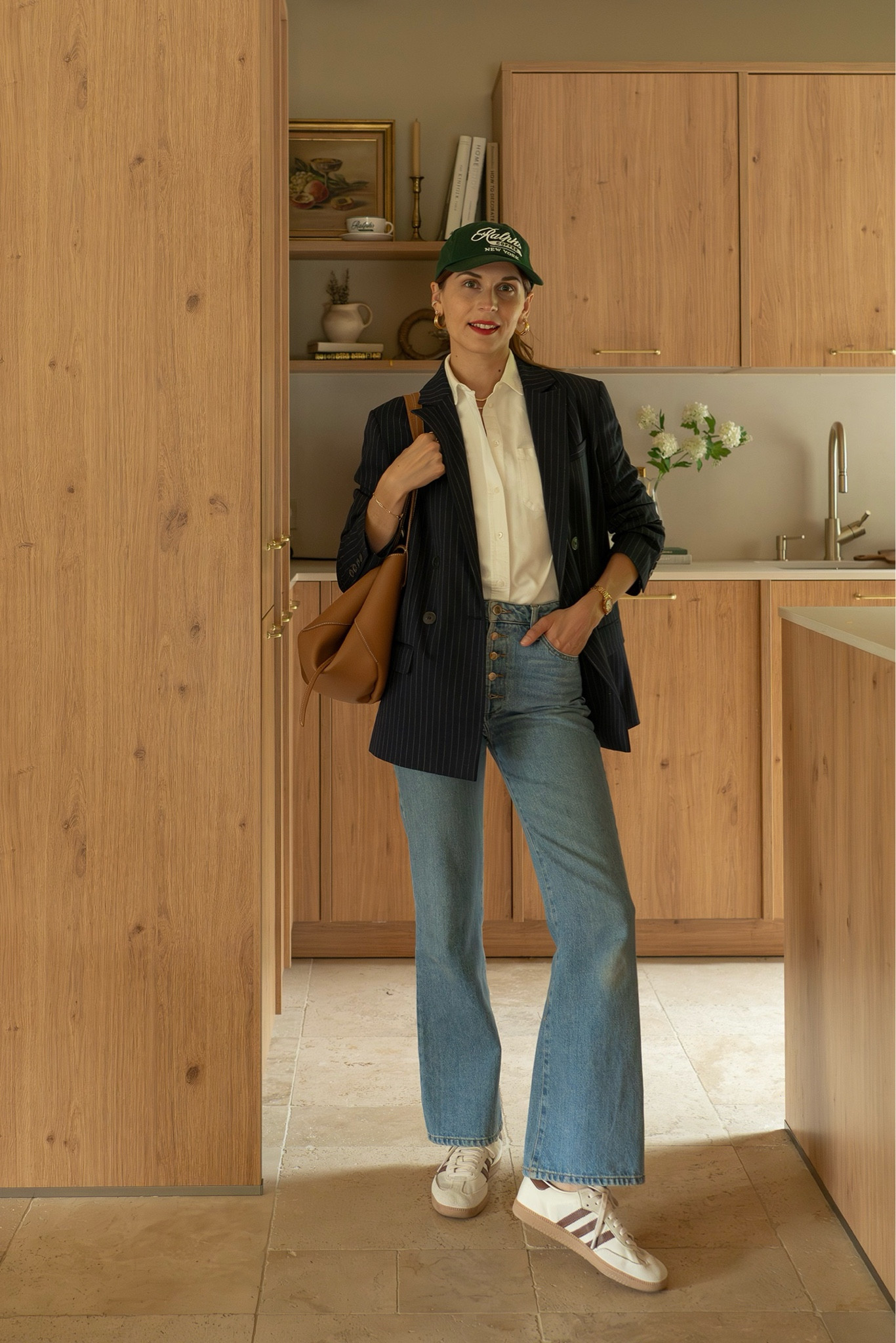 Sports chic outfits  >>>