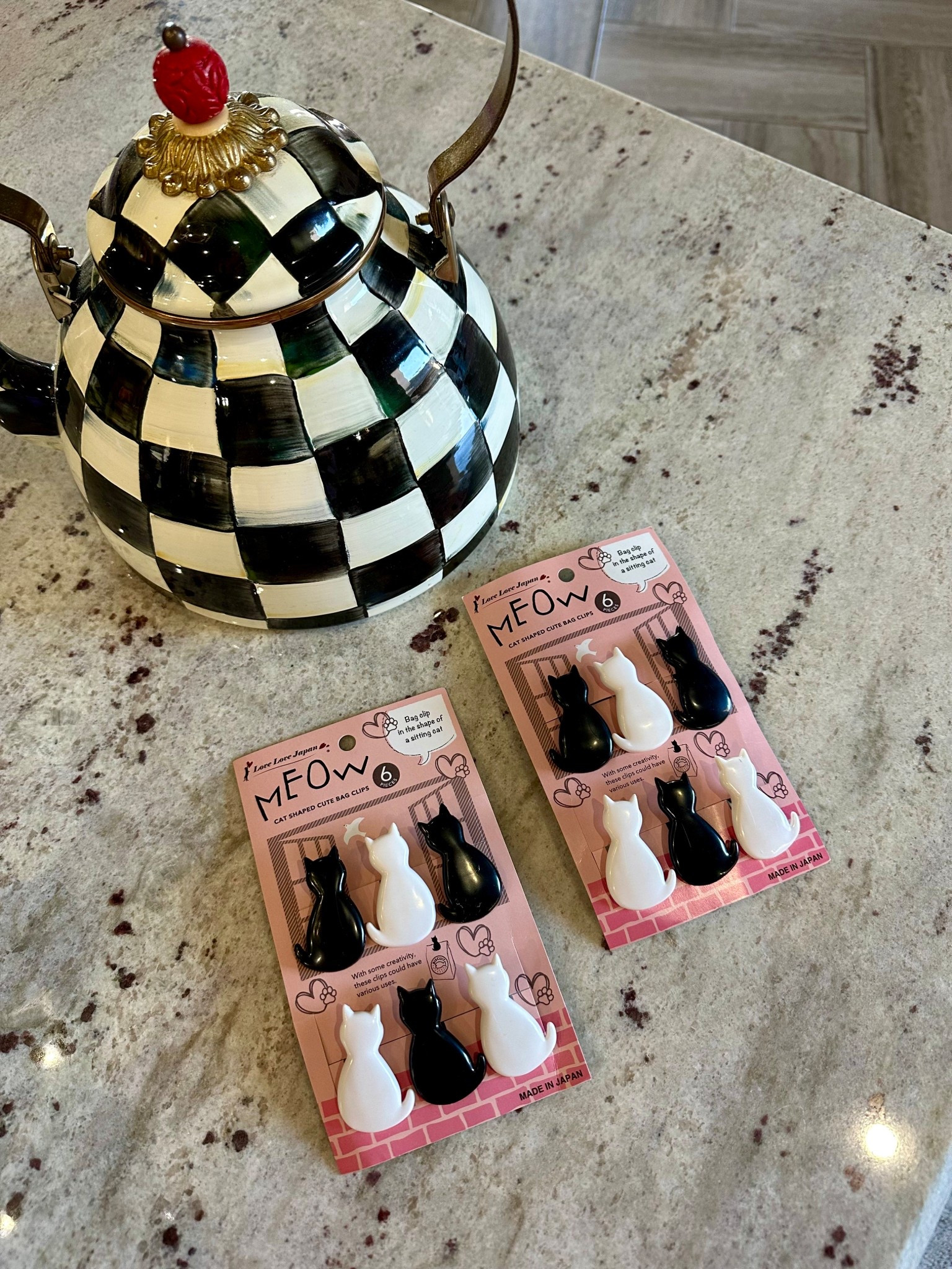 $8 set of 6 🐱 chip clips! 🖤

#LTKHome #LTKFindsUnder50 #LTKfoodie