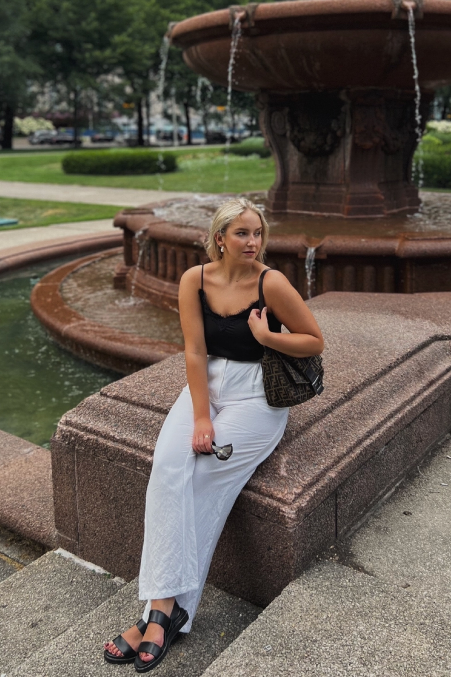 Summer style 🖤🤍

#LTKStyleTip #LTKItBag #LTKSeasonal