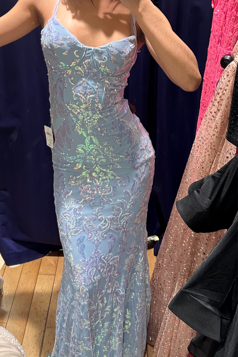 I think anyone can pull this off but my blue eyed girls need to run and get this  