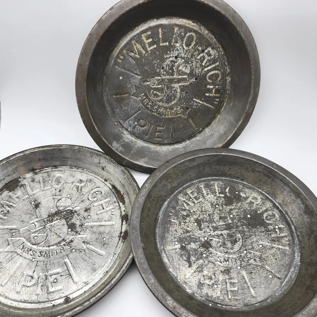 3 Vintage Pie Pans Mello Rich Mrs. Smith's 9 1/2" Farmhouse Primitive Rusty Decor Distressed Pati... | Etsy (US)