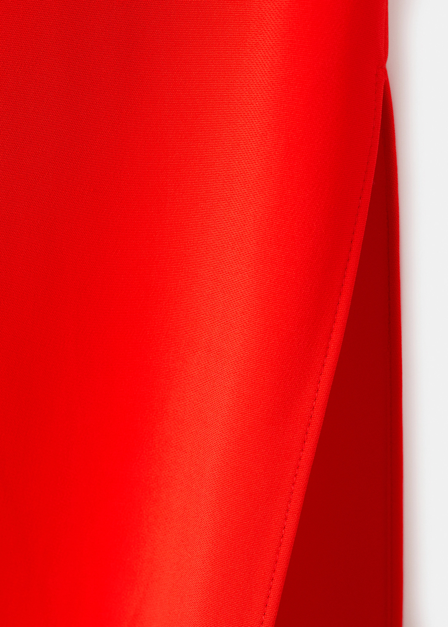 Vestito lungo scollo asimmetrico | Mango EU