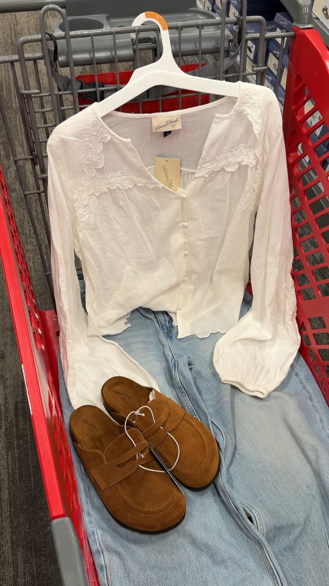 Target fall outfit idea with these barrel jeans and white blouse with scallop detail. #targetstyle @Target #ad