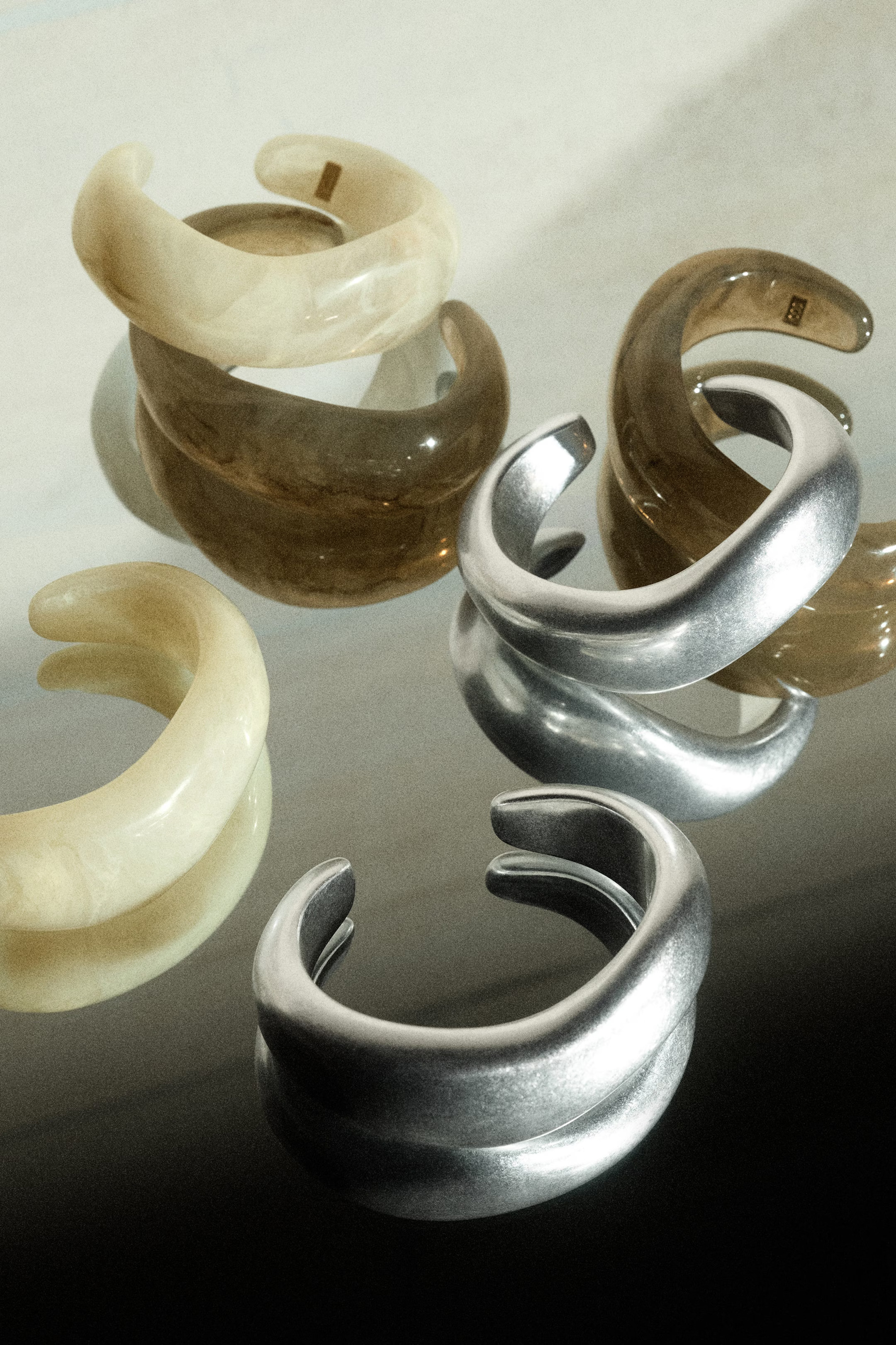 CHUNKY CURVED BANGLE - BUTTERMILK | COS | COS UK