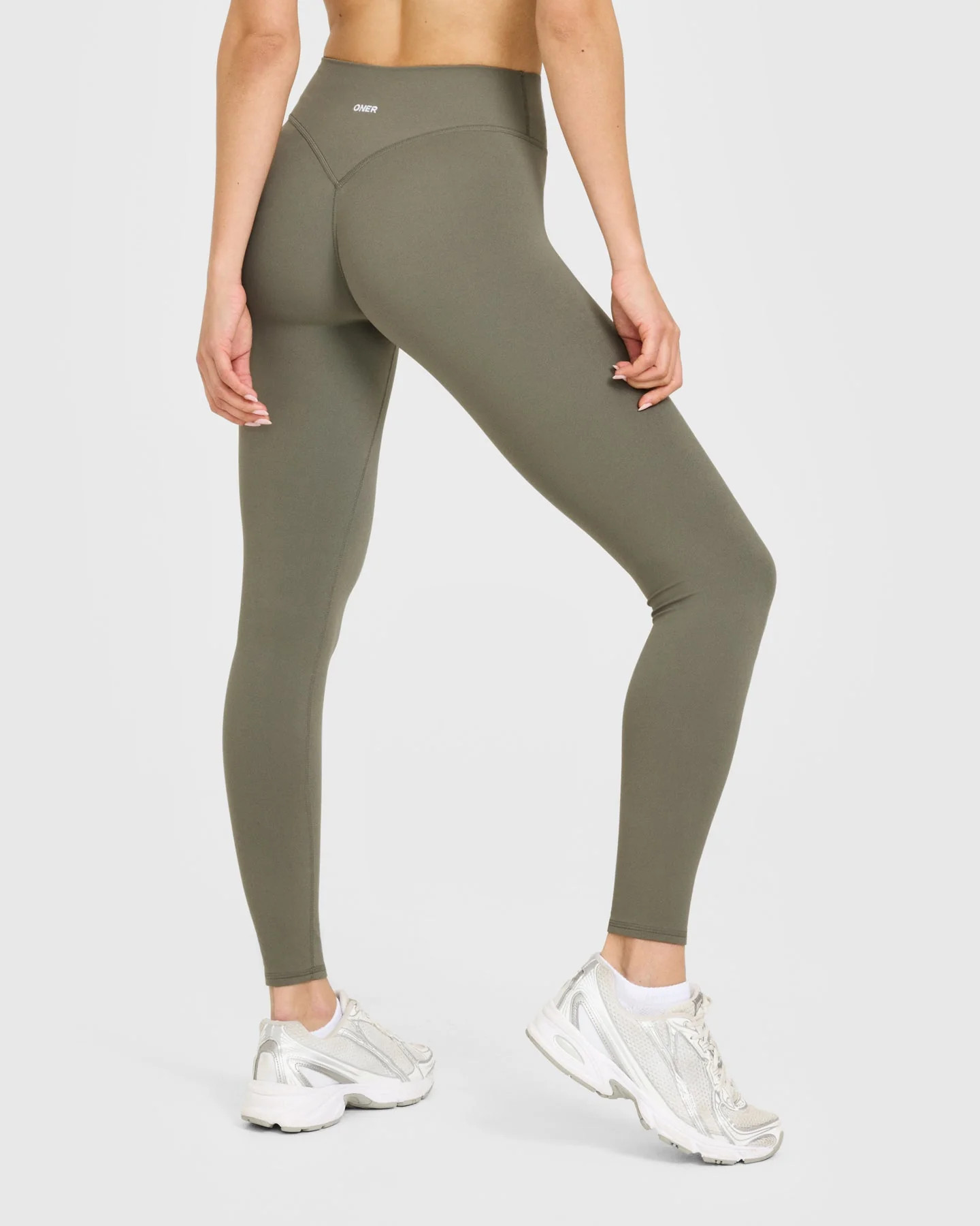 SoftMotion\u2122 High Waisted Leggings with White Logo
Alpine Green | Oner Active (UK / US)