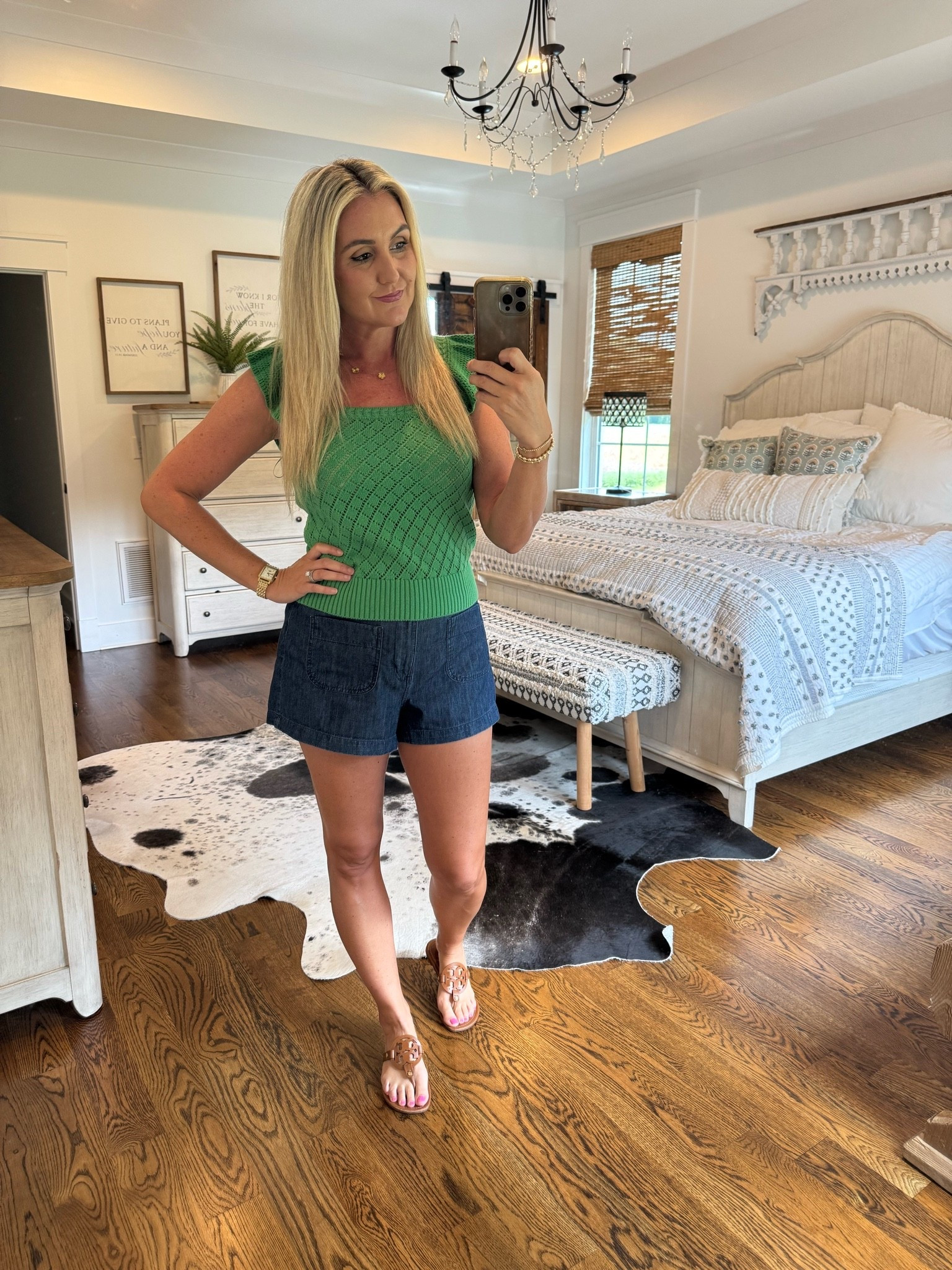 Casual style

#LTKmomlife #LTKgrwm #LTKSaleAlert