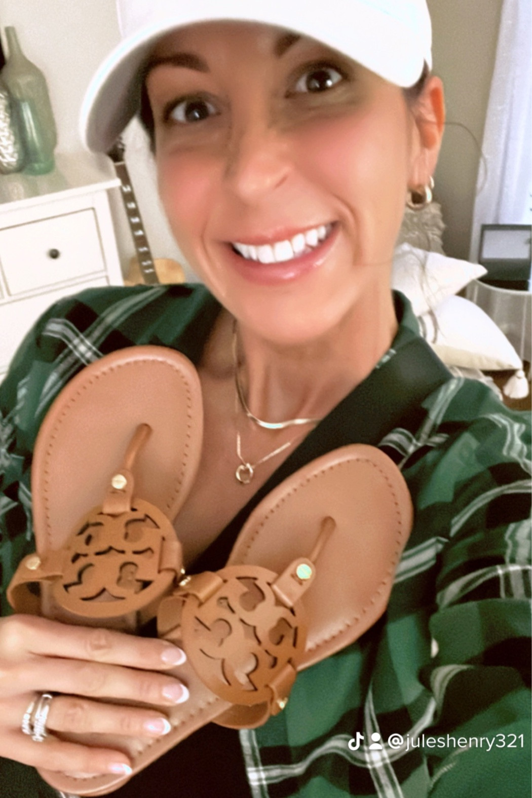 The classic, looks-great-with-everything, chic Miller Sandal. A closet staple and must-have now that’s it warm enough to show off all our pedicures 😎

#millersandal #toryburch #shoecrush #sandals #summershoes

#LTKSeasonal #LTKFind #LTKshoecrush