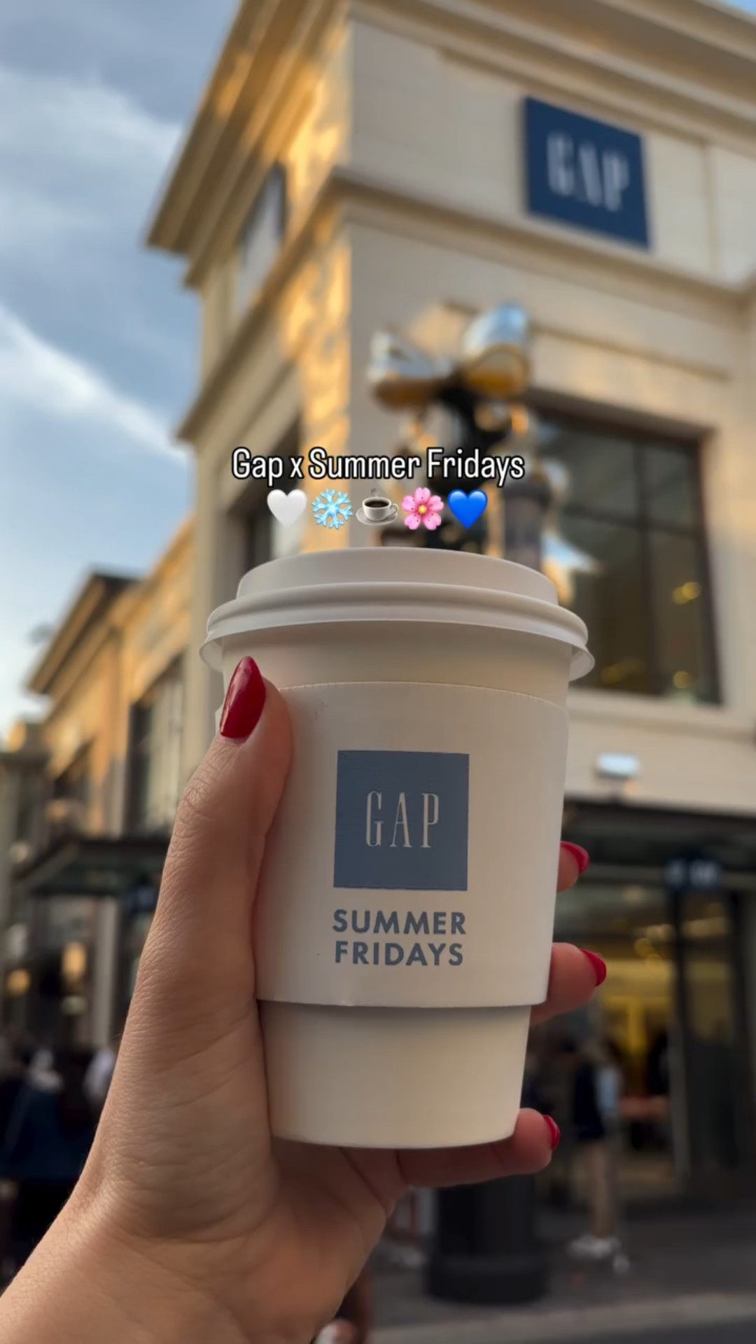 The Gap x Summer Fridays collab is here and the collection is so cute and cozy! 🤍❄️☕️🌸💙

@gap 
@summerfridays 
@thegrovela 

#thegap #gap #summerfridays #thegrovela #thegrove #collab #laevents #beautyblogger #gapxsummerfridays #howyouweargap #gapstyle #skincare #losangeles #losangelesevents #fashionblogger #trendsetter #gappartner #gapinc