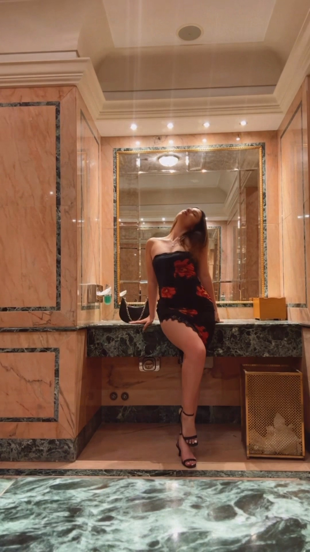 Milano 




#LTKdatenight #LTKdresses #LTKstyletip