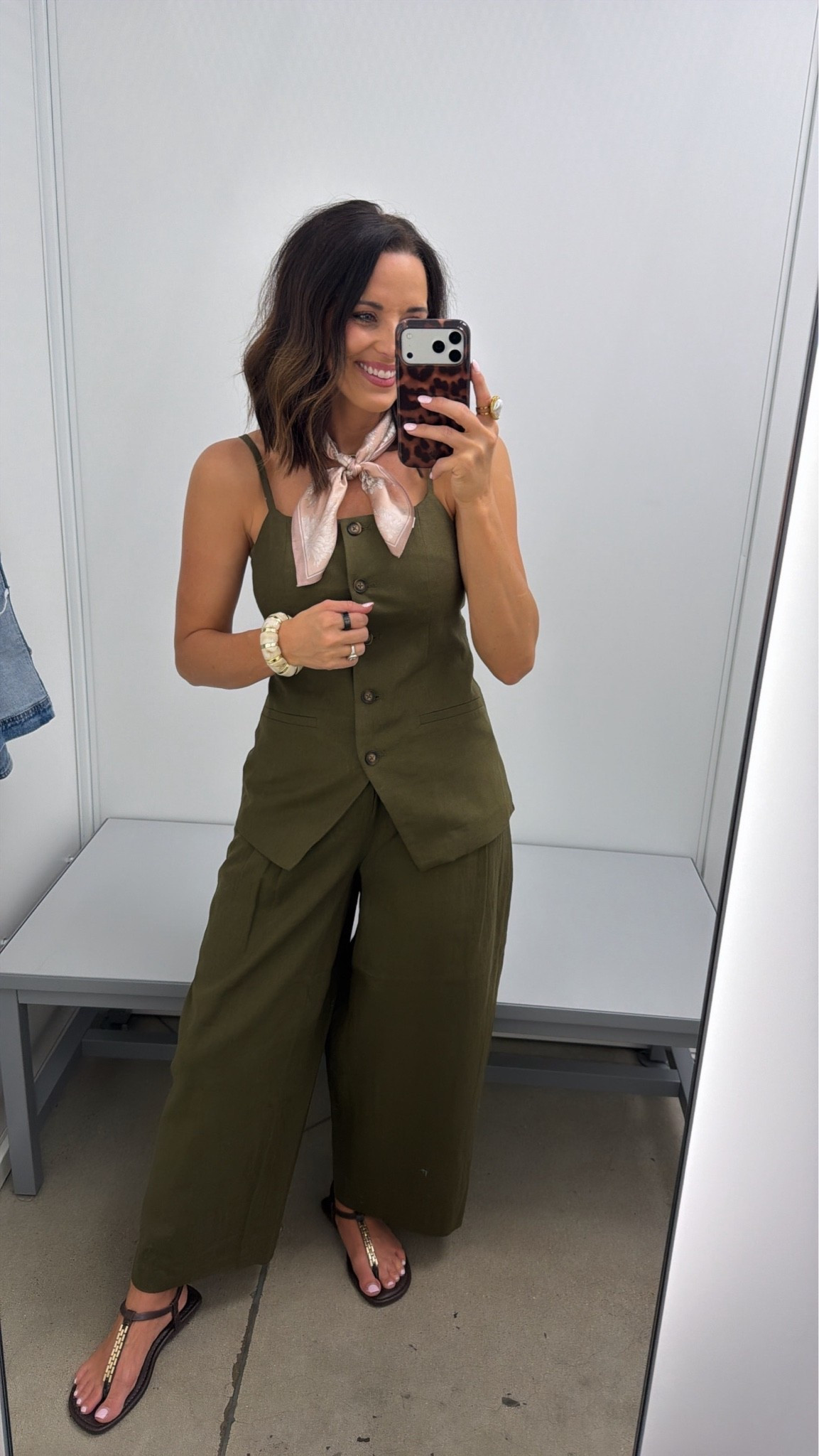 business wear💚 can’t believe this outfit is Walmart!

Size xs 5’3 for reference

#walmartfashion #businesswear #businesscasual
