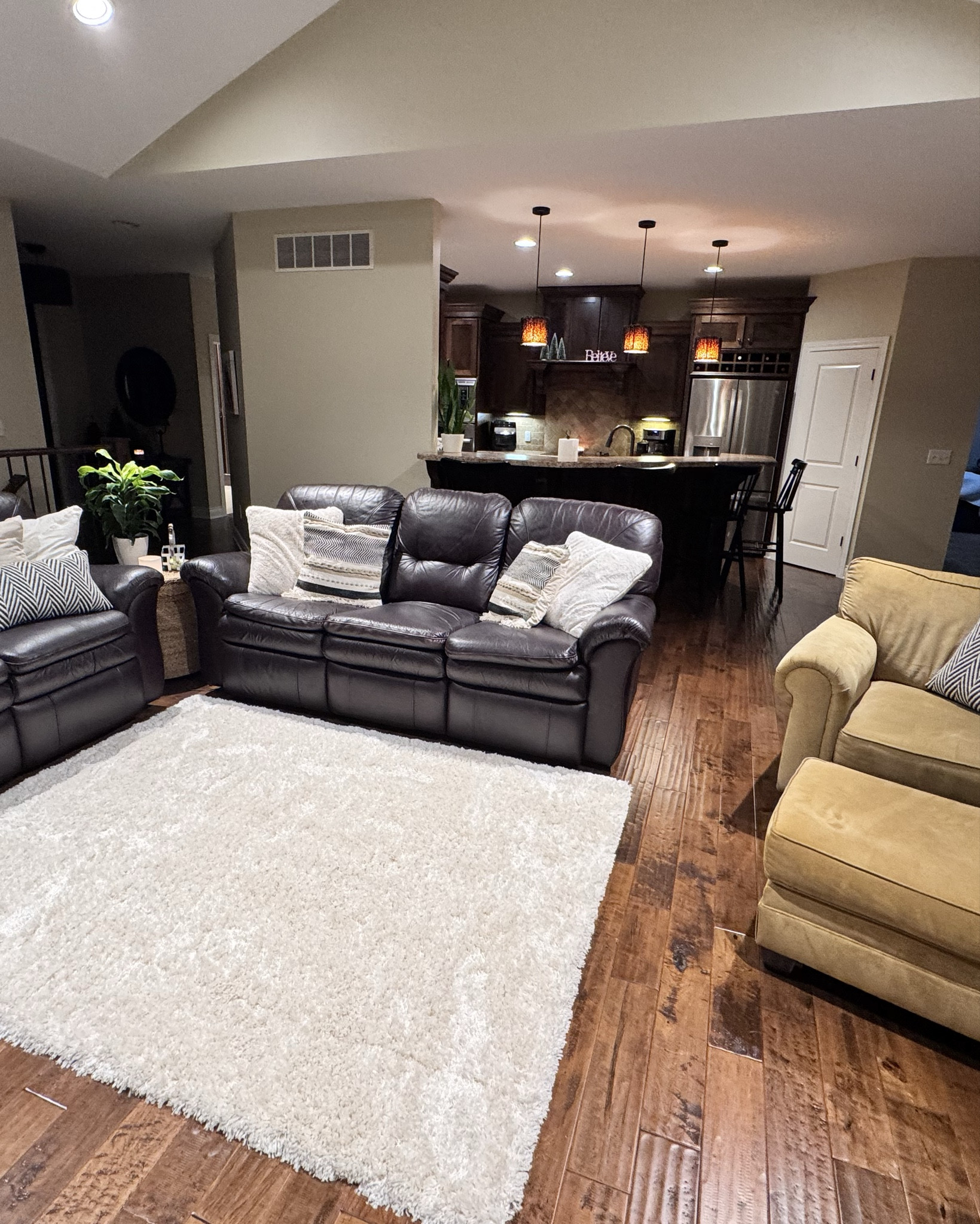 Loving how these chevron + boho pillows cozy up the whole room 🤎🖤
A little texture, a little pattern, and suddenly everything feels styled and warm!

#HomeVibes #CozyLivingRoom #ChevronDecor #BohoHome