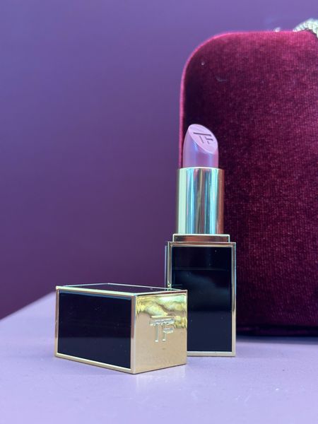 John Lewis is already full steam ahead with Christmas. This is one of my favorite beauty gifts featured in their window display, the TOM FORD Lip Colour in Spanish Pink! 

I’ve also linked a US option! 

#johnlewis #beautygift 

#LTKbeauty #LTKfindsunder100 #LTKHoliday