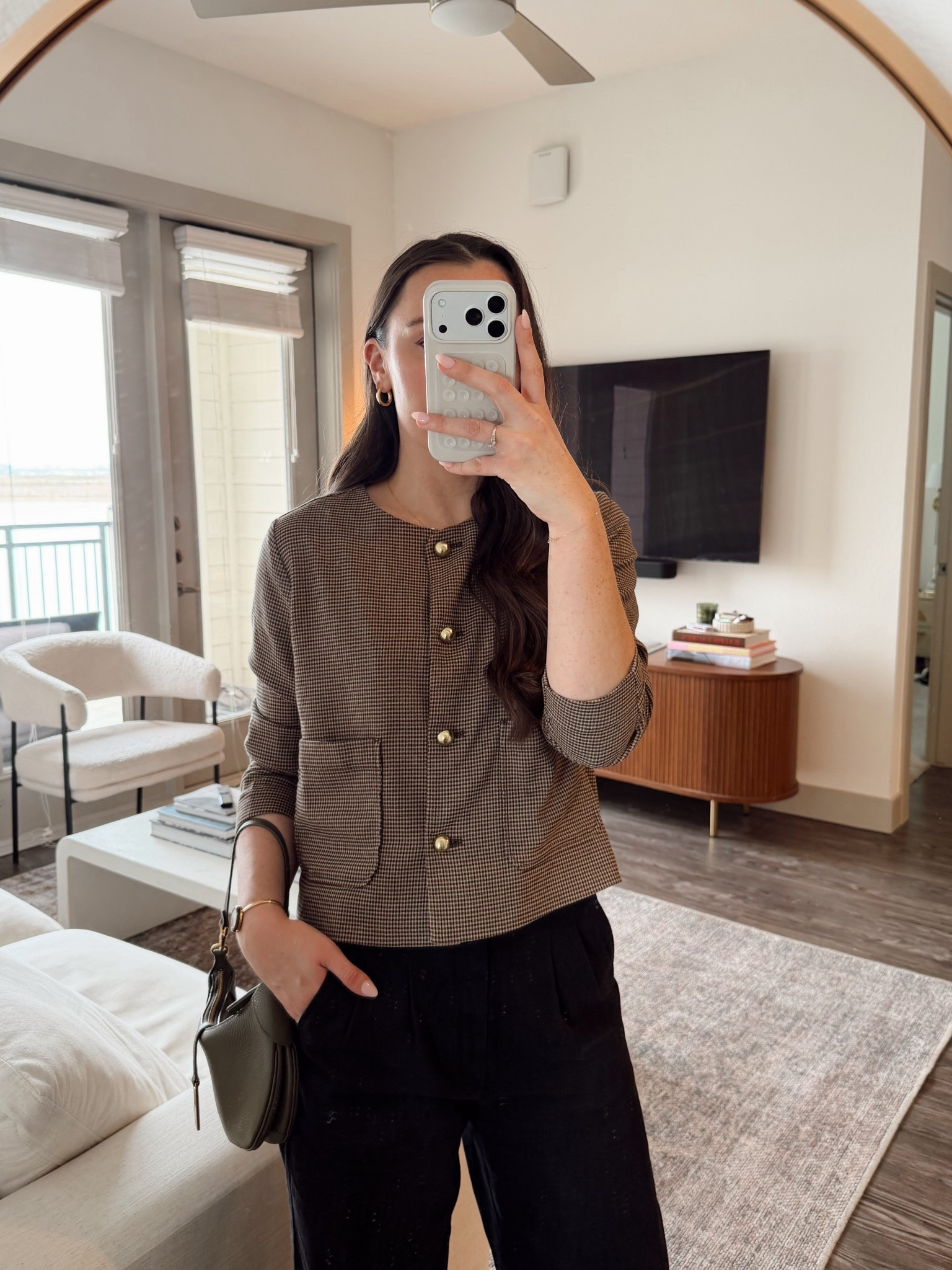 obsessed with this top from Target! it’s so chic 🤎

#LTKWorkwear #LTKootd #LTKFindsUnder50