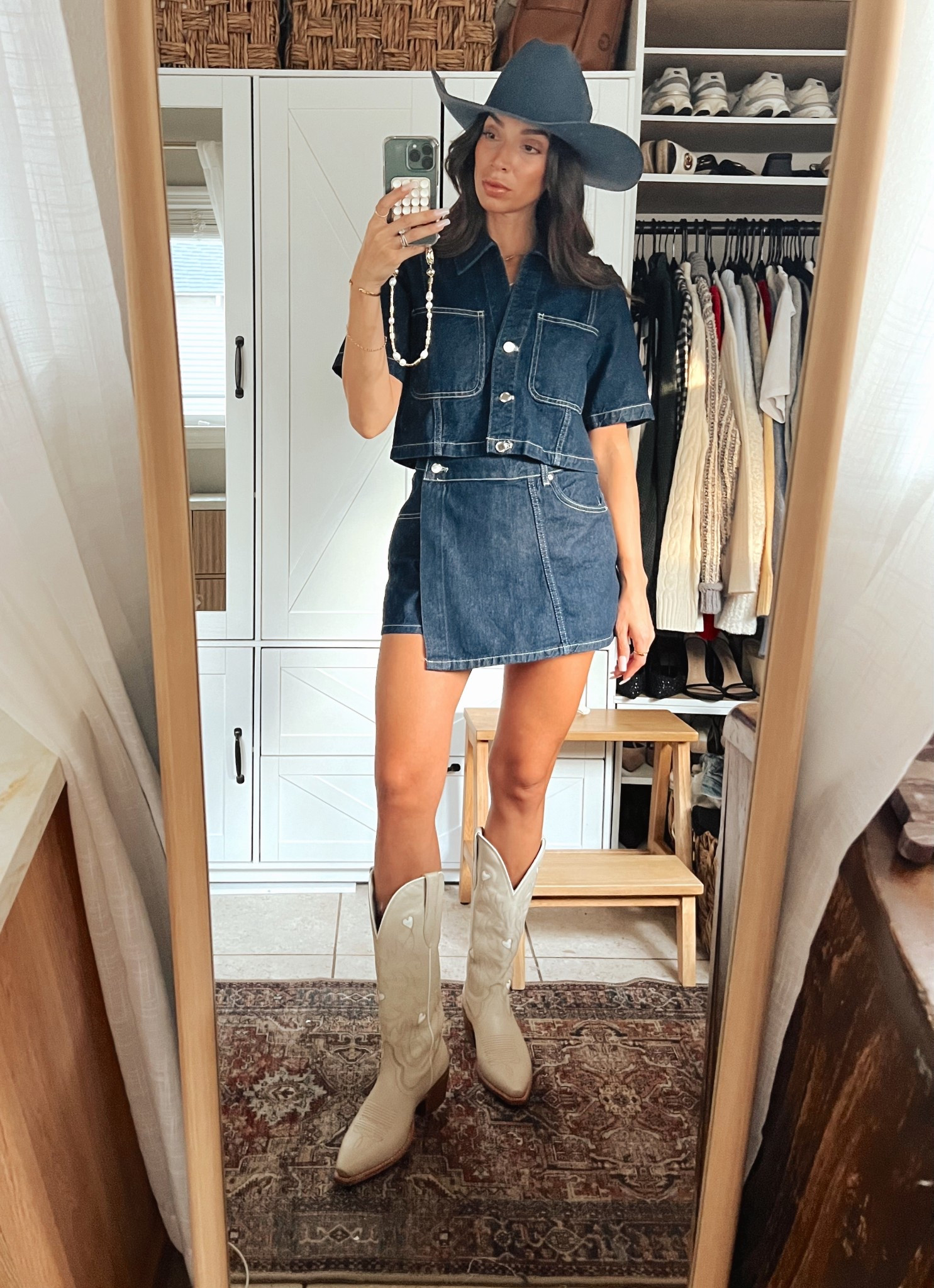 The best western boots and hat for fall 
My denim fit is Zara (unable to link sorry ) 


#LTKSeasonal #LTKStyleTip