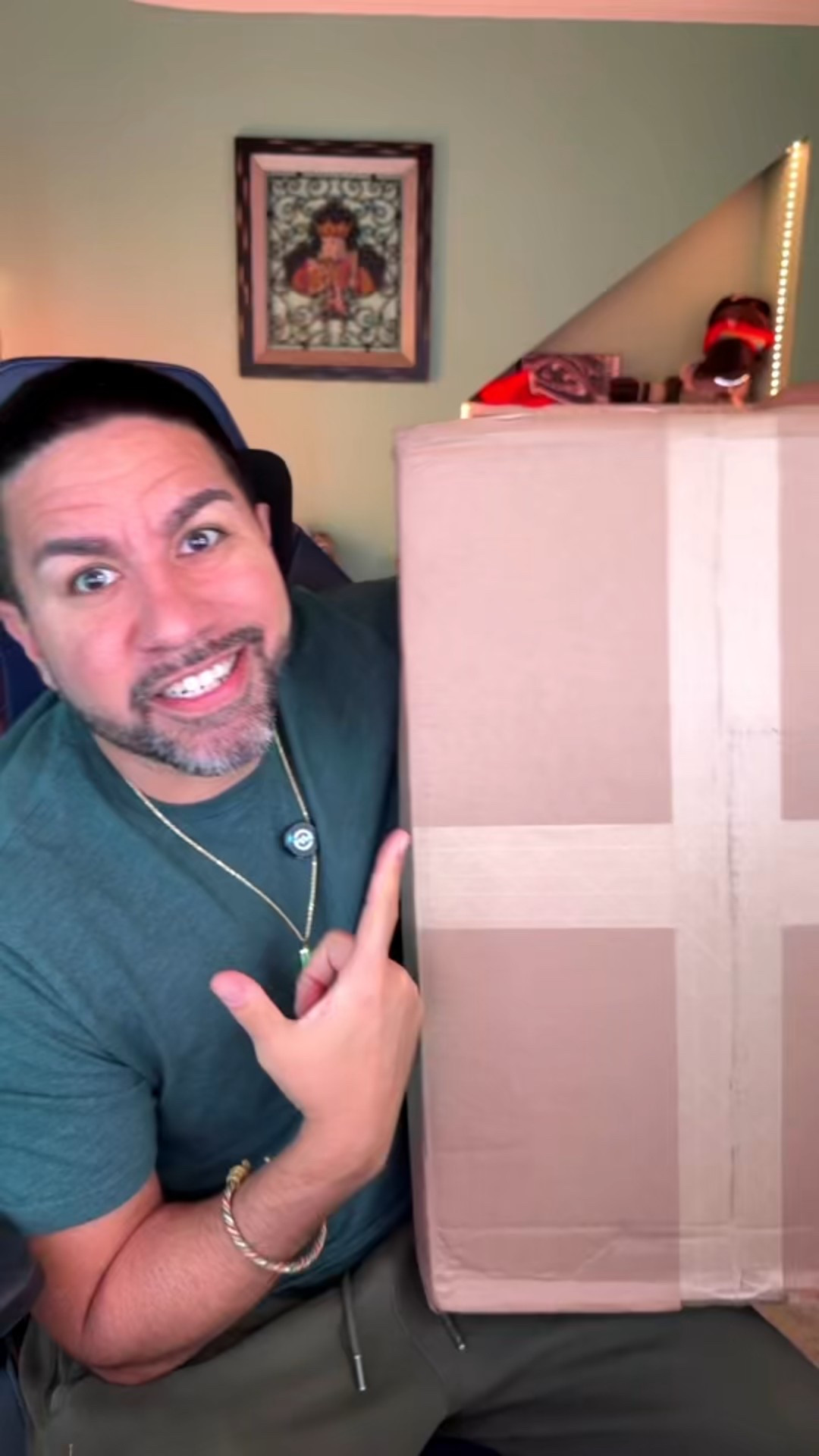 🔥 My JNCO Haul:

• Essential Pocket Chain: Forget subtlety. This chain is the perfect accessory to add an authentic, edgy throwback detail to your denim.
• Logo Hat: Keep your headwear simple and cool. This hat adds a laid-back, casual touch to the bold silhouette.
• Heavyweight Crew Sweatshirt: The perfect layer. Oversized, cozy, and great for throwing on over a tee.
• Graphic Pullover Hoodie: For the cooler weather or just maxing out the streetwear vibe. Layer it under the crew for an ultra-chunky, layered look.


#JNCO #JNCOJeans #90sStyle #StreetwearFashion #MensWear #TrendyFashion #BaggyJeans #PocketChain #RetroVibes #LTKMen #OOTD #Haul

#LTKMens