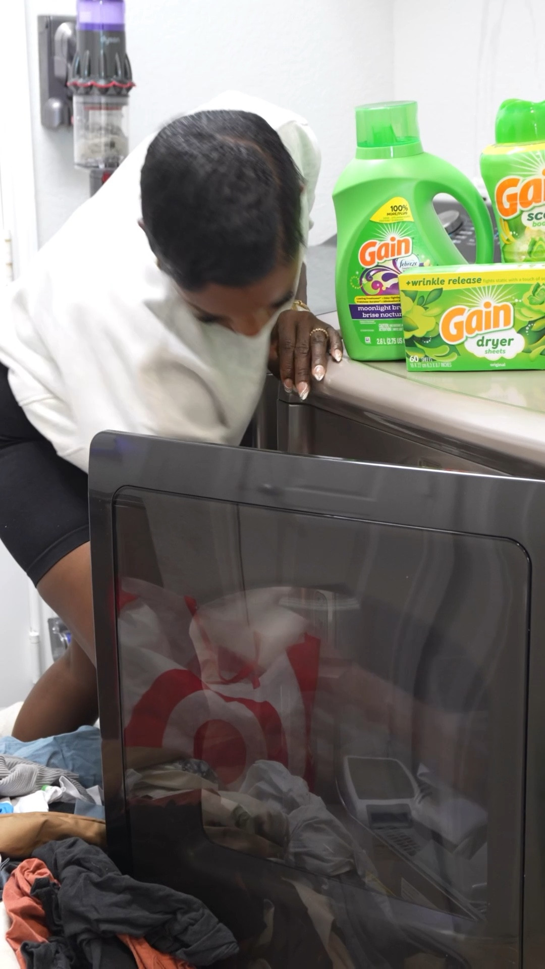 #ad Right now I’m in full spring refresh mode with our laundry. I'm sending some out to laundry service while handling the rest at home. And one thing about me… I don’t experiment when it comes to what actually works so I popped into @Target for my @ilovegain essentials & turned my folding & hanging into more of a relaxing mental break moment. I've linked everything in my LTK!
#TargetPartner #targetstyle #gain #ilovegain