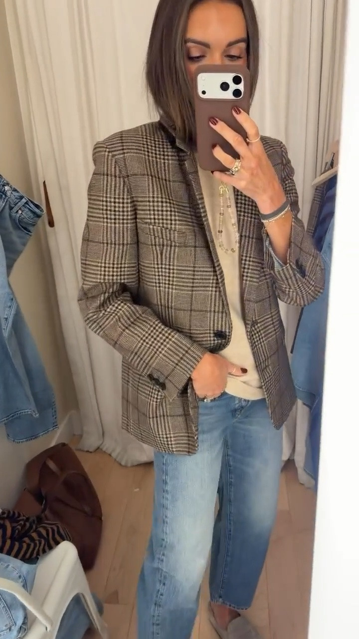Looove this blazer and it’s on sale!! 🍂