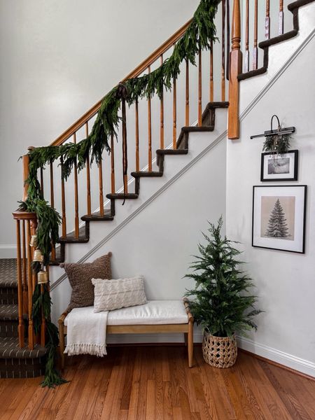 Staircase garland is 👌 love this simple Christmas entryway decor

Entryway styling, entryway bench, Christmas decor, neutral decor, Walmart tree, frame gallery, picture frame light, Christmas throw pillows, Kirkland’s garland, Christmas bells, staircase decor

#LTKHoliday #LTKSeasonal #LTKhome