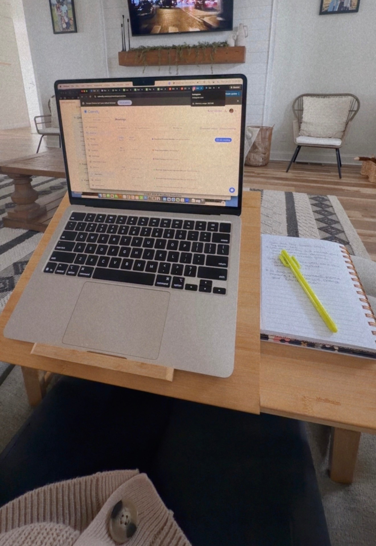 This laptop desk is a must for entrepreneurs! 

#LTKmomlife #LTKHome #LTKdayinmylife