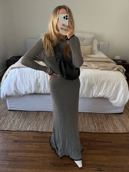 My favorite knit maxi dress, perfect for pregnancy and postpartum. Wearing a size M, comes with a slip! 