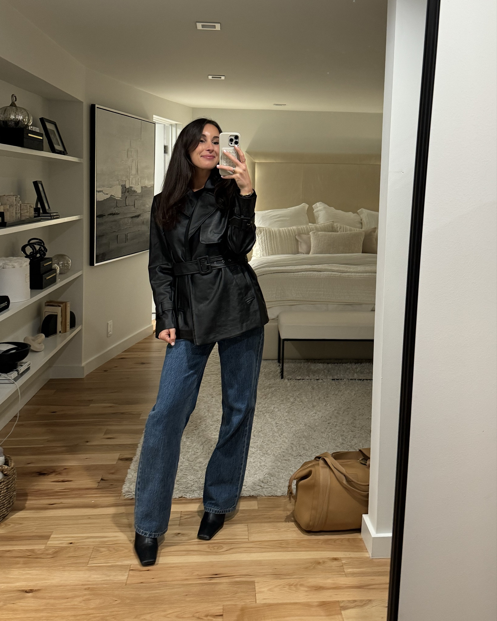 I feel like I can never find the right jacket for a night out (a long coat feels too warm/formal and sometimes cropped jackets just aren’t it). THIS is perfectt