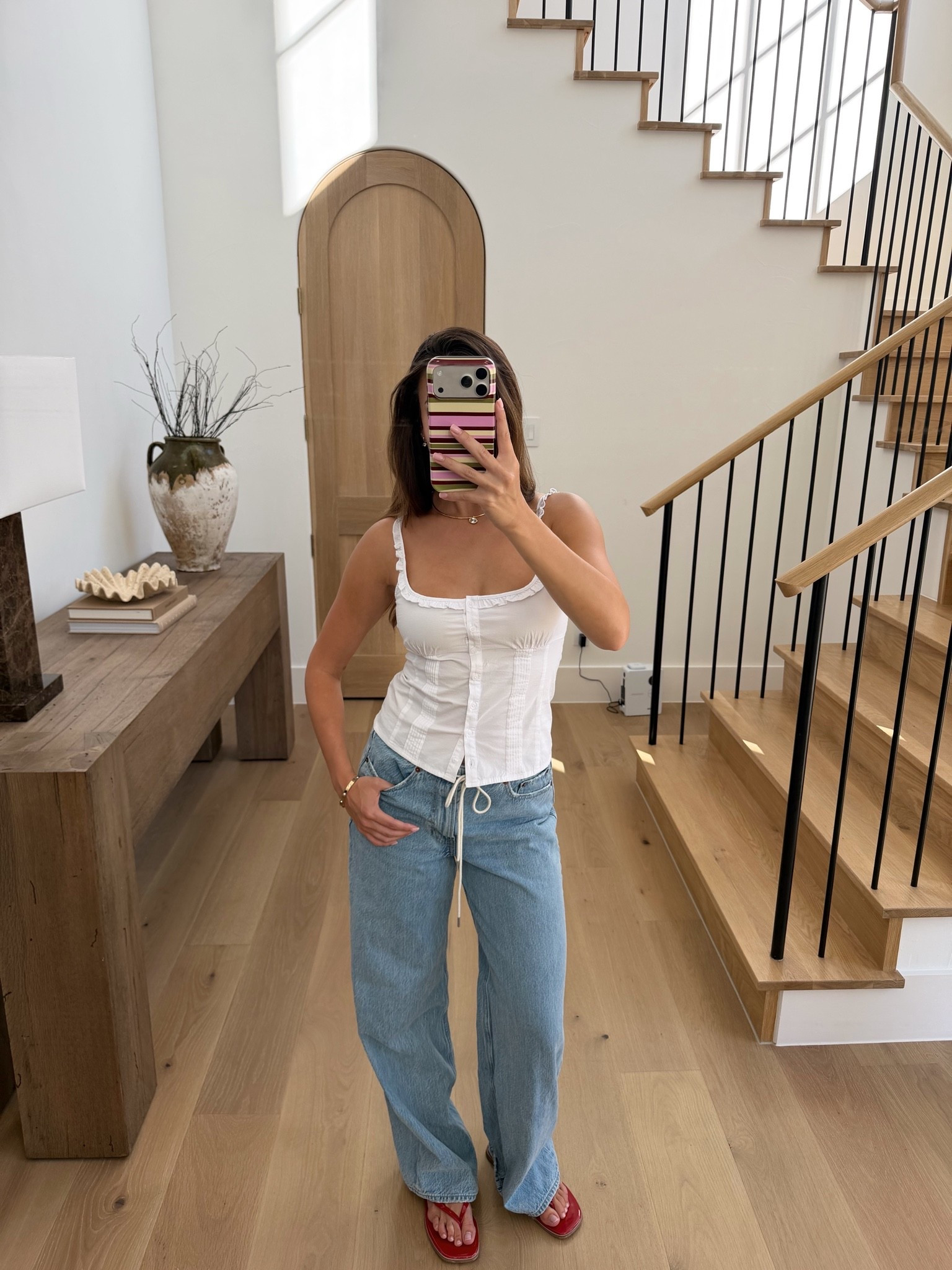 Summer outfit! Wearing a size 25 in my favorite Abercrombie jeans! Top size small🤍