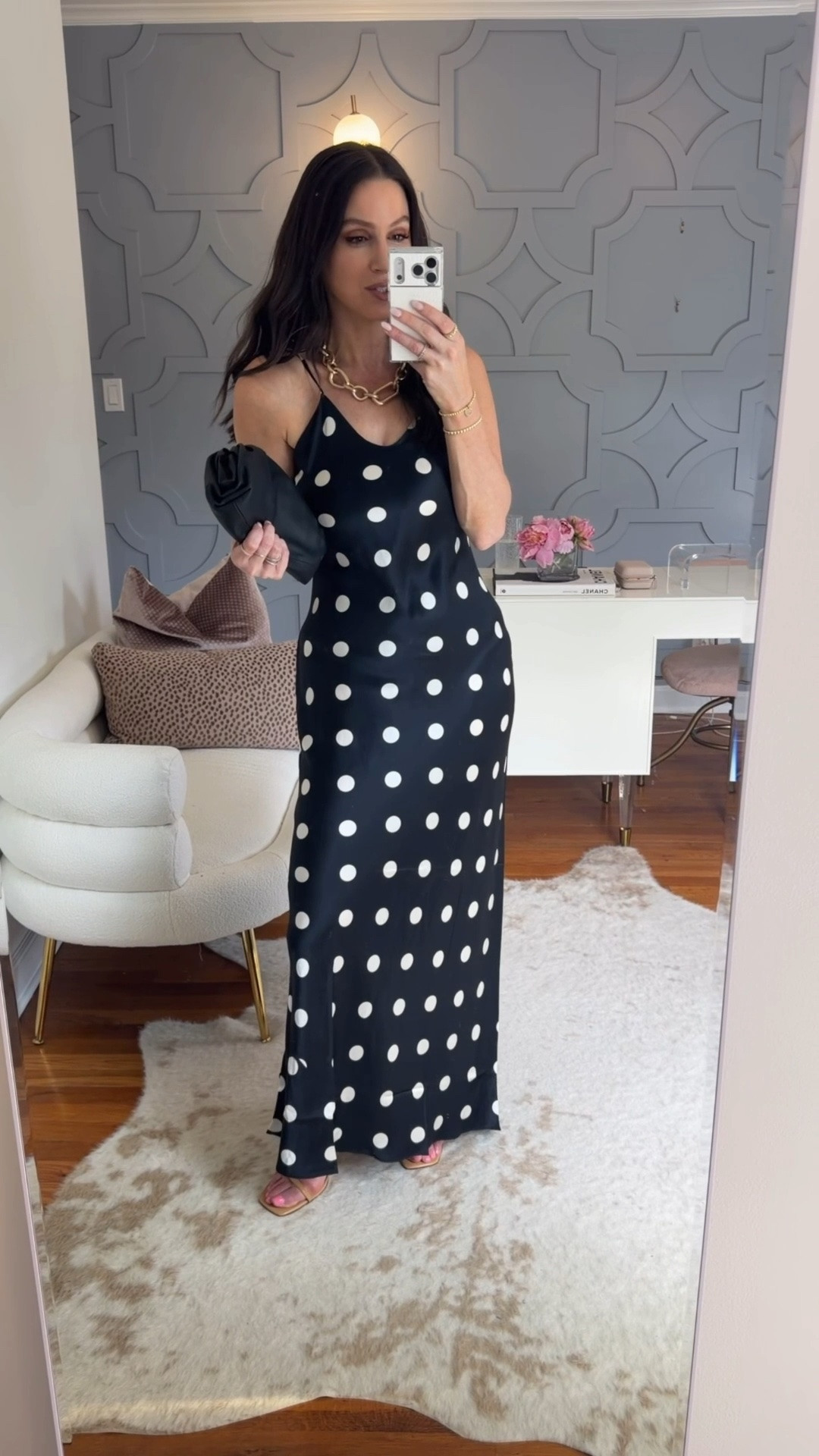 A dress you’ll have and wear for years! Runs true to size! I linked shoes that would pair with it perfectly. Also — the perfect clutch that turns crossbody — year round!

@Quince #QuincePartner