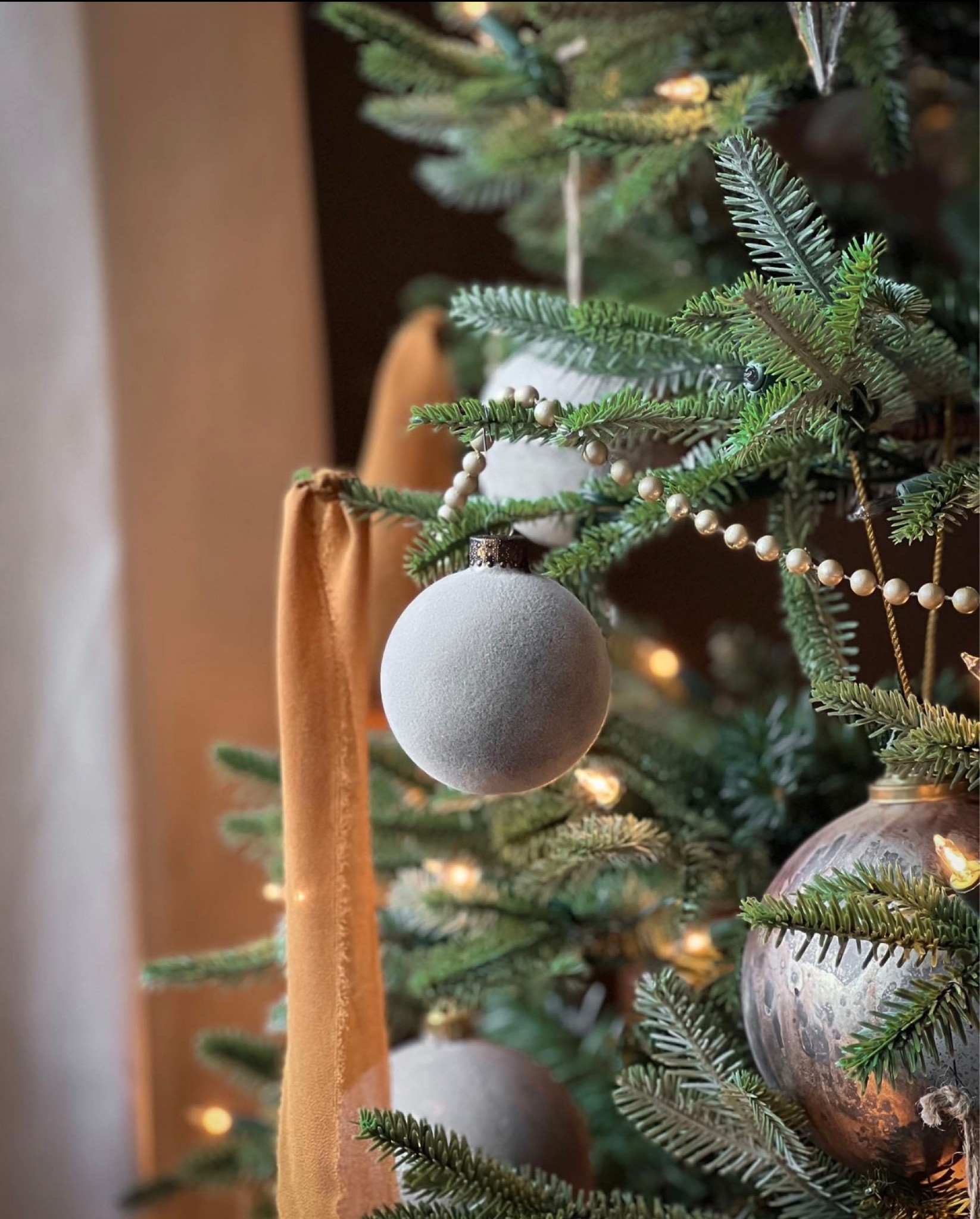 McGee & Co, Studio McGee, Crate and Barrel, velvet ornaments, christmas tree ornaments, holiday decor, fuzzy ornaments, christmas bulbs, christmas decor

Last year I made the sold out Velvet ornaments and they were a big hit! I’m making them again but this year I’m going for chocolate brown ornaments!

You can find the tutorial @the.handwrittenhome in a saved highlight!


#LTKSeasonal #LTKhome #LTKsalealert