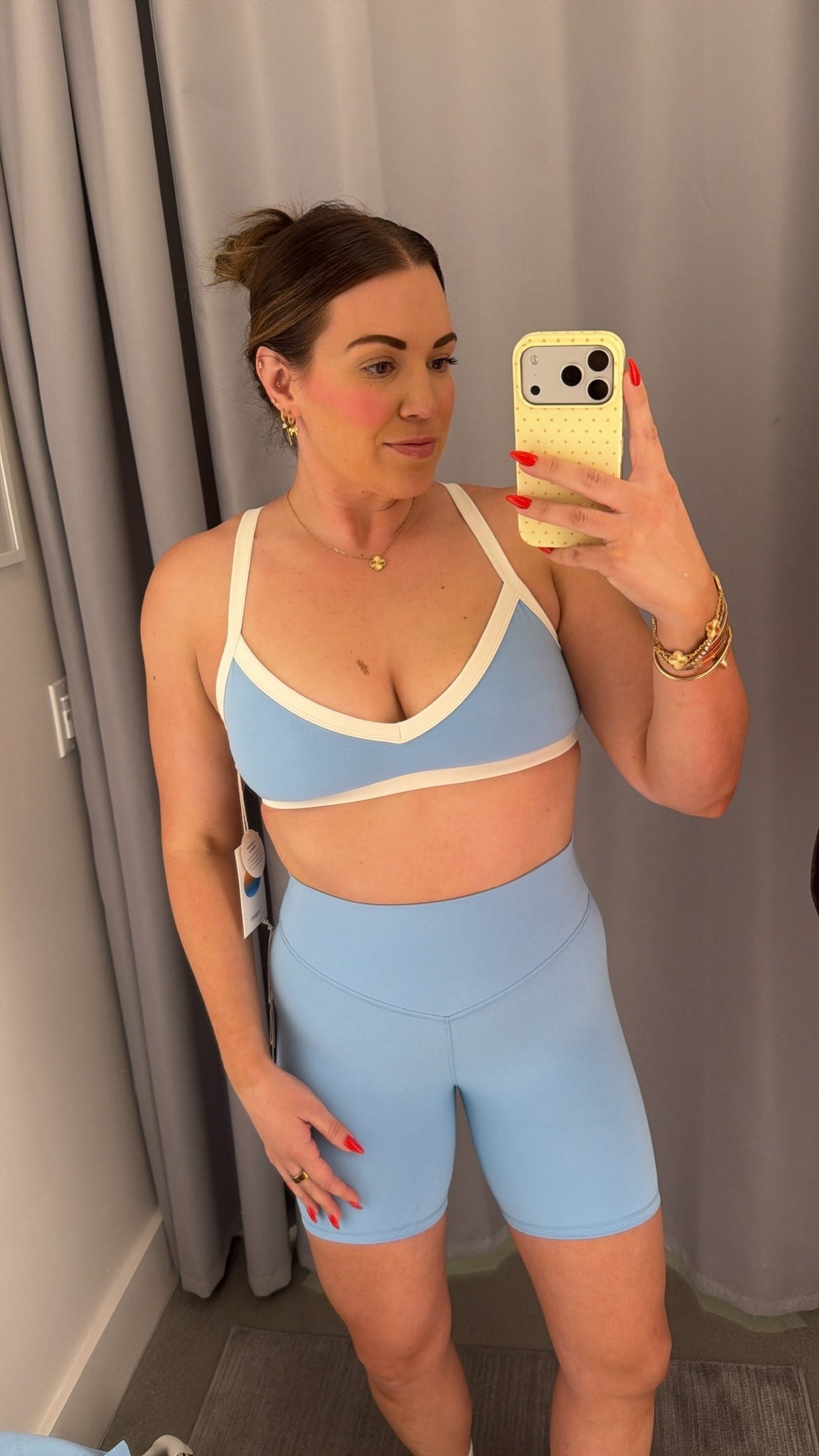 curvy midsize workout look from @Vuori US! wearing size large in sports bra and medium in 6” shorts

#LTKfitnessgoals #LTKMidsize #LTKActive