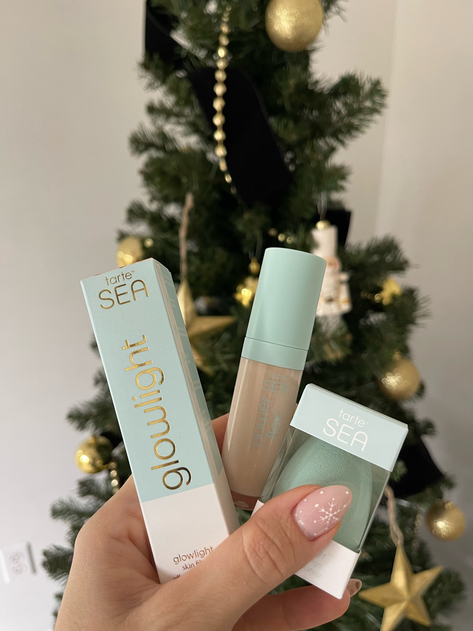 Tarte sea glow light makeup, with concealer, sponger, and filter 

#LTKsalealert #LTKbeauty #LTKunder50