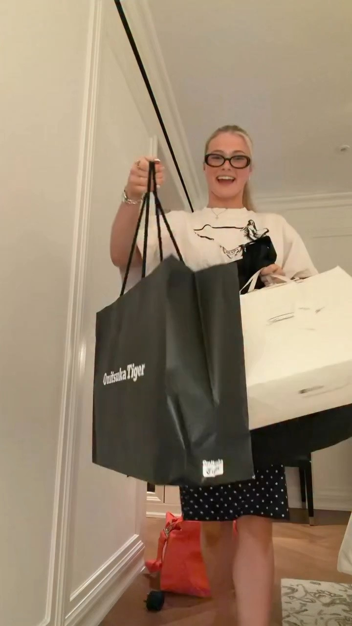 Successful shopping day!!! 🥰🥹😽😻

#LTKdayinmylife #LTKvlog #LTKootd
