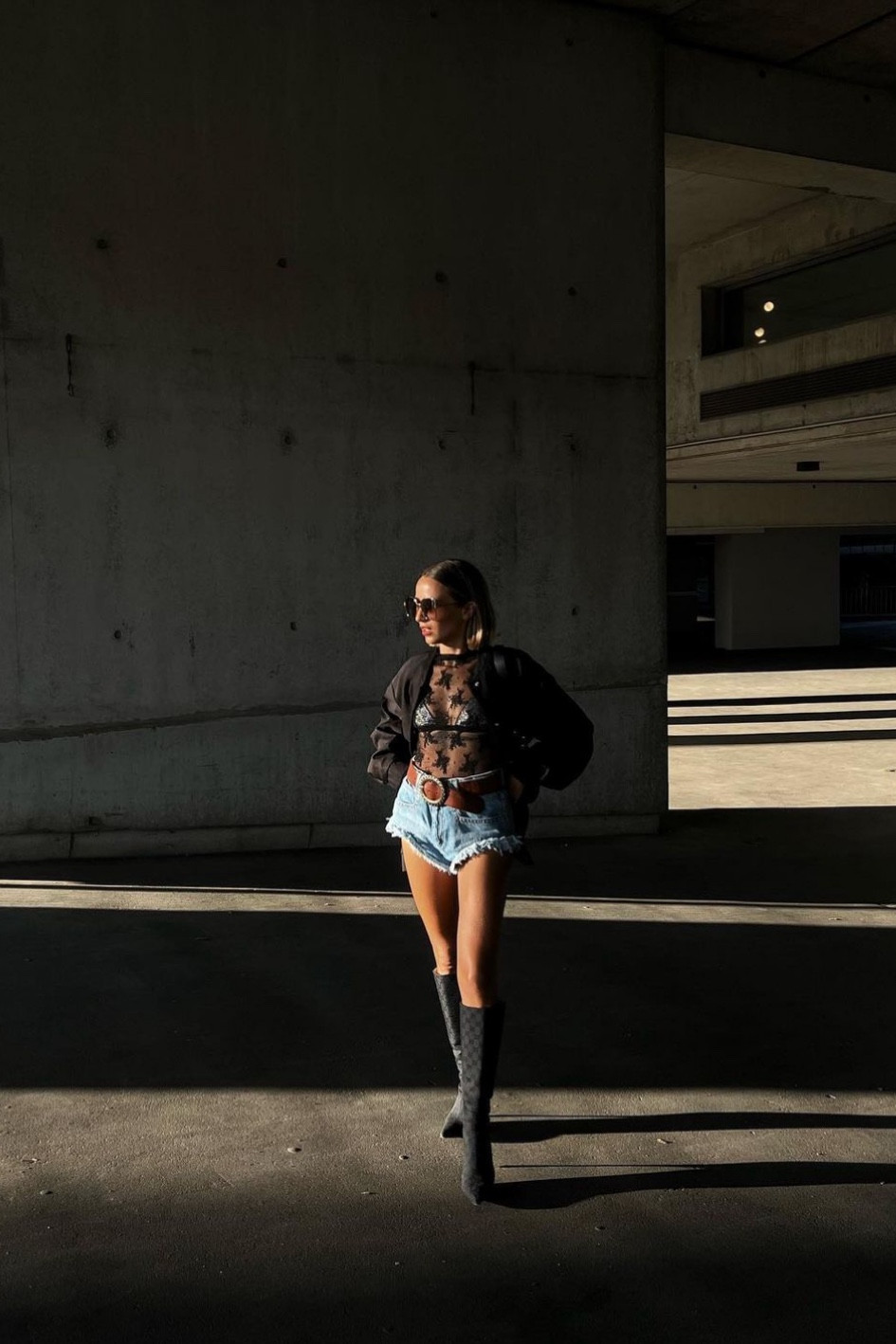 summer outfit black lace top strass bra denim shorts black oversize jacket knee high boots brown belt 

Top en dentelle noir brassière à strass shorts en jean effet usé veste noir ample bottes hautes noires à talon ceinture marron 

#LTKSeasonal #LTKeurope #LTKstyletip
