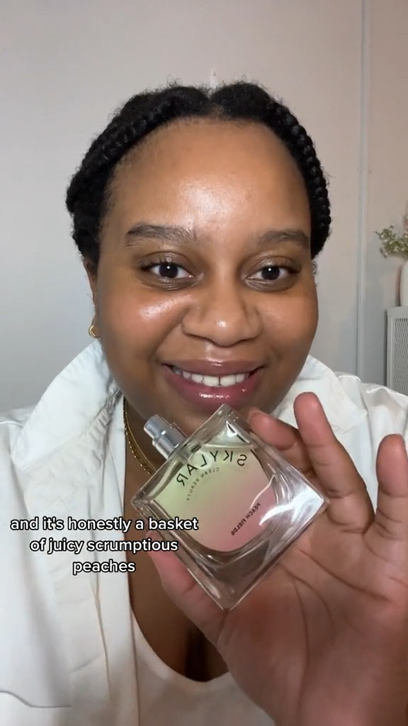 Hi beauties! I always feel as though I’m surrounded by ripe, fresh, and juicy peaches with this one. It is sweet and sparkly, quite delicious. This is a fun daytime, springtime, and garden/outdoor event type fragrance. I hope you give it a go 🙂🍑

#LTKSeasonal #LTKbeauty #LTKVideo