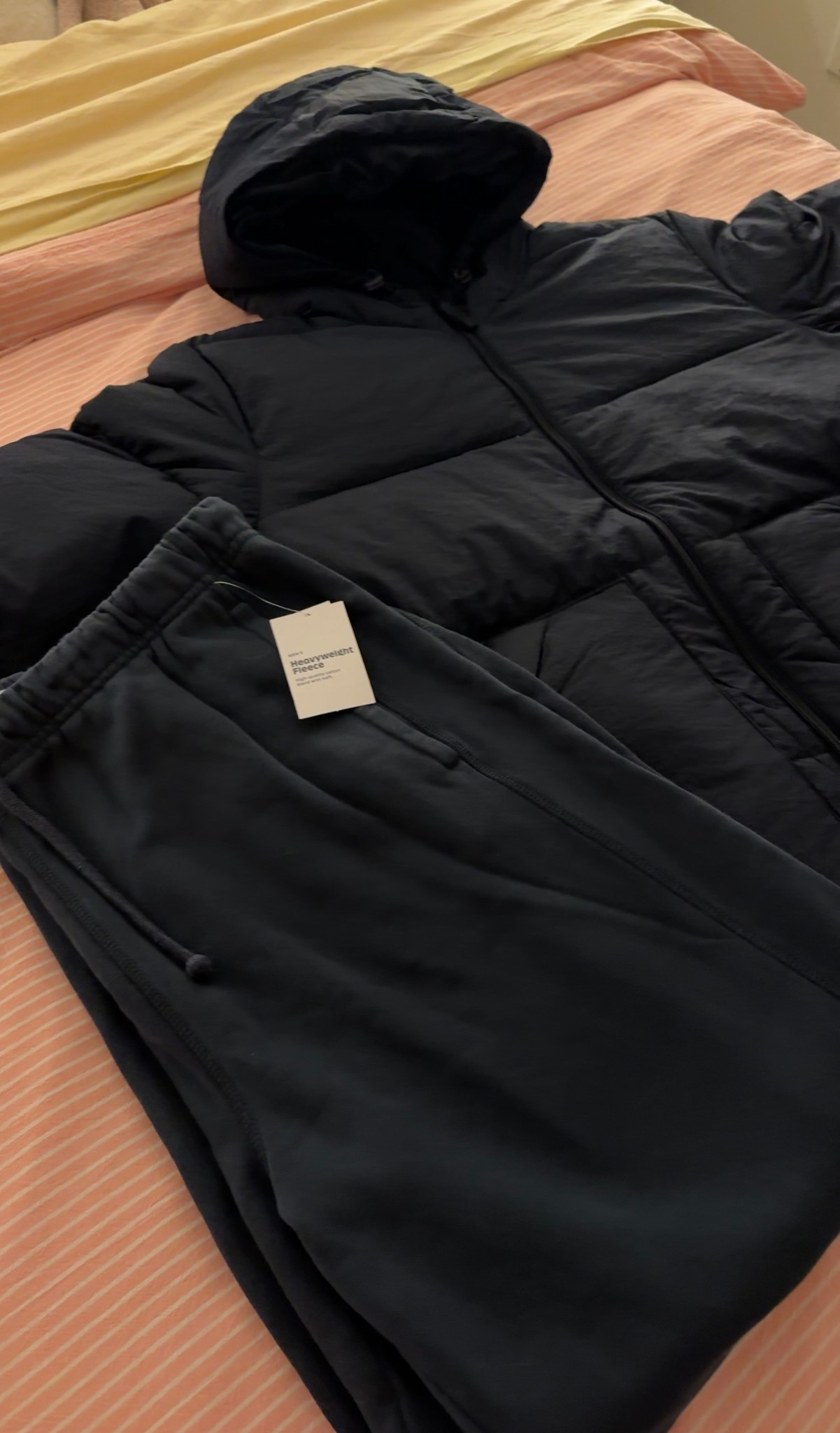men’s puffer coat & navy sweat pants | cozy men’s navy set | old navy men’s finds 