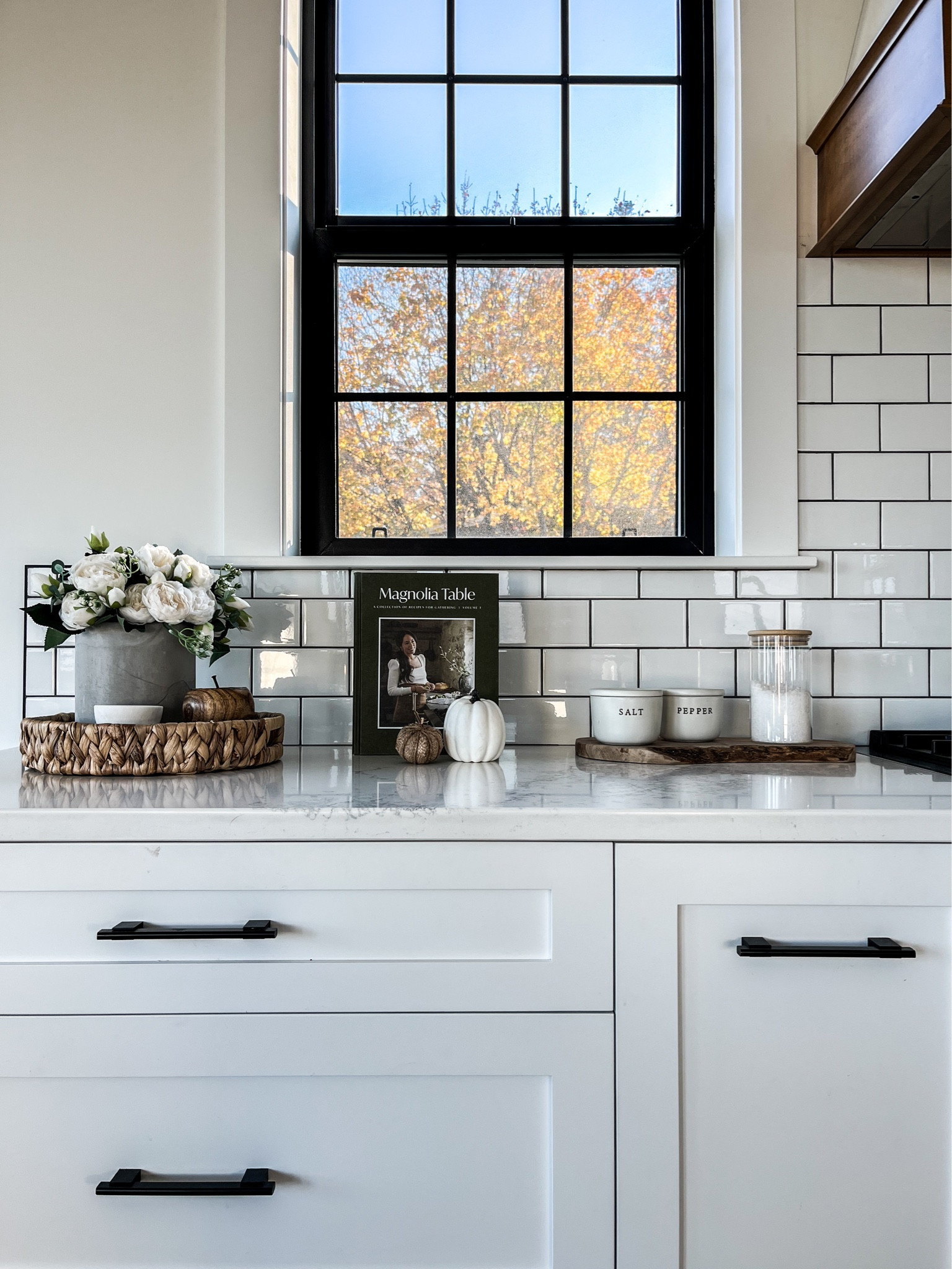 H O M E / kitchen counter fall decor

+ faux florals 
+ small marble dishes/bowl
+ woven tray
+ magnolia table cook book
+ white & burlap pumpkins
+ stoneware salt & pepper cellars
+ live edge wood tray/cutting board 
+ clear glass jar bamboo lid

Amazon Canada