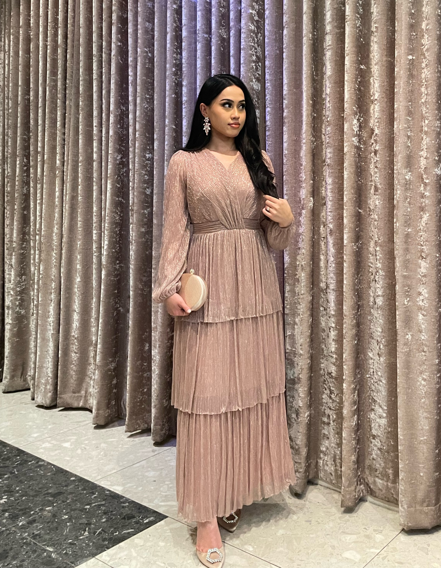 💗 Forever New 3 tier maxi dress in light 💗 Pink/nude
💗 Plisse material 
💗 Neutrals and soft tones 
💗 Tip: To make more Modest friendly as I have, just pop on some Hollywood tape to cover cleavage! Xx


#LTKaustralia #LTKunder50 #LTKwedding