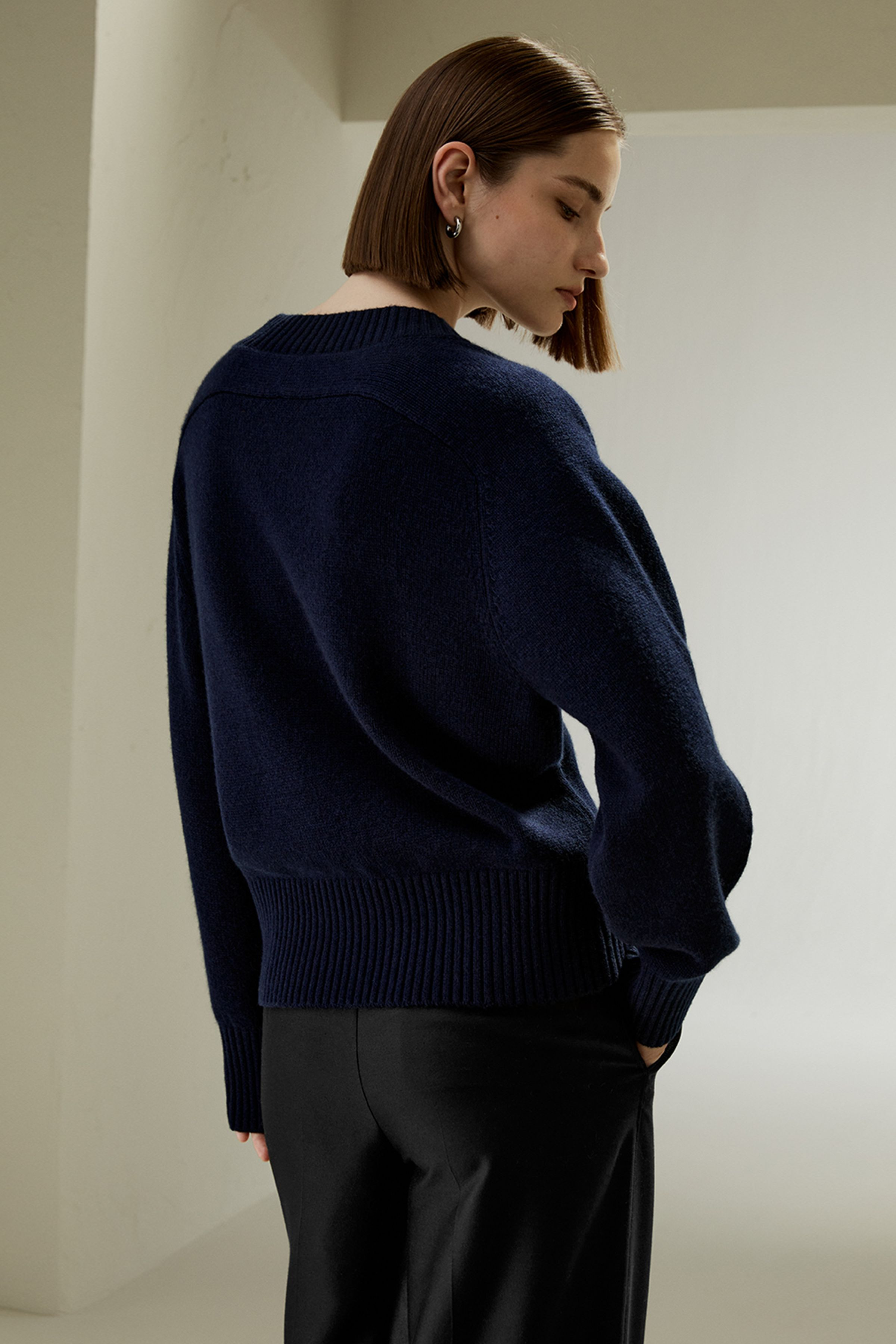 V-Neck Relaxed Fit Wool Cashmere Blend Sweater | LilySilk