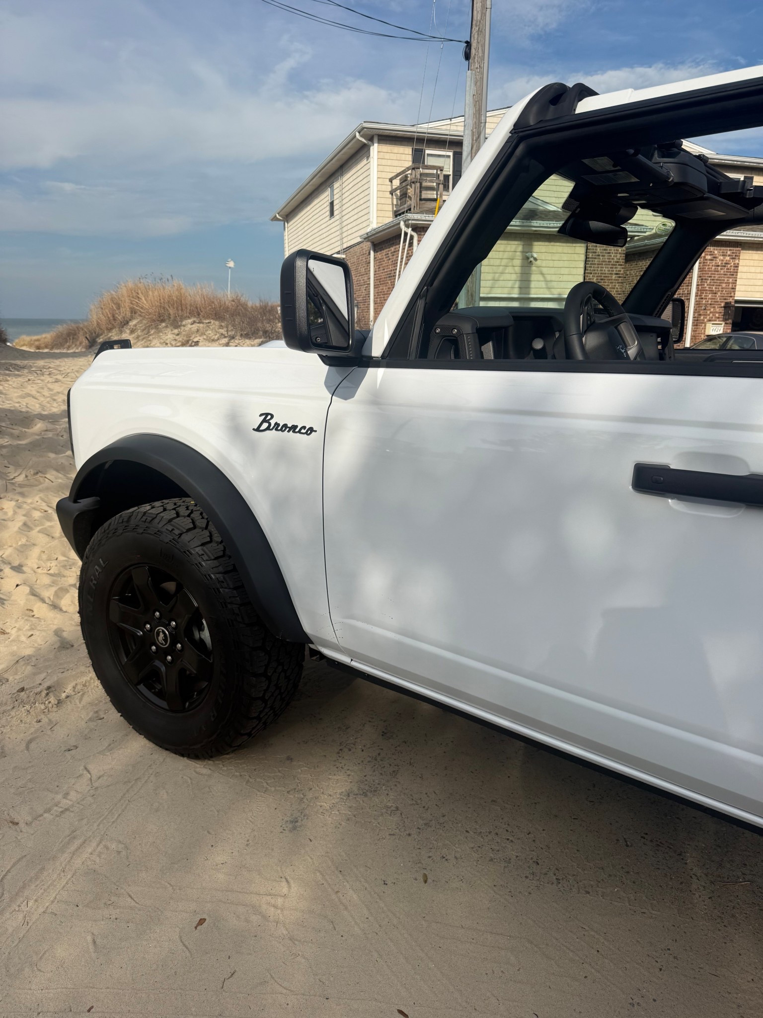 Bronco Must Have’s! 

Ford Bronco 
Beach Bronco 
Auto Essentials 