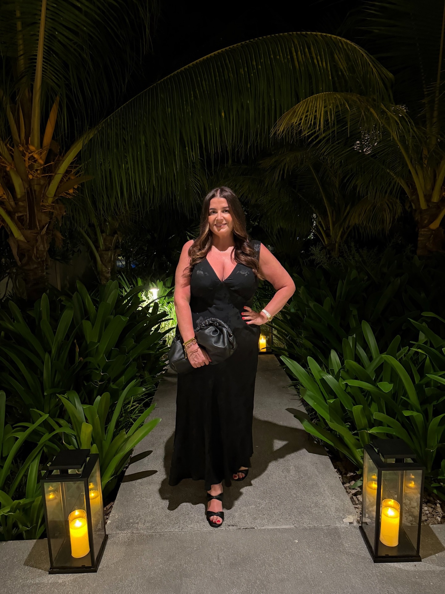 The dress that keeps on giving… I pack this dress every single holiday and I wear at home too, which you’ll see if you scroll back through my posts. I reckon this dress probably owes me money right now and that makes it a sound investment in my book👌🏼#fashionmaths #costperwear 

It’s been a truly versatile piece that I’ve worn all year round by switching up the footwear, accessories and outerwear. It’s probably one of the hardest working pieces in my wardrobe. If I’m ever unsure what to wear then this is one of the pieces that I reach for again and again. It’s a true wardrobe work horse. 

Oh and the cloud clutch is the same too - and it’s on sale! 

Do you have any pieces like that in your wardrobe? Let me know in the comments below 👇🏼 

Style Notes: I’ll link on @ltk.europe and stories as even though it’s an oldie, it’s still available! 

personal styling - women’s styling - women’s stylist - styling - style inspo - personal stylist - personal shopper - style inspiration - image consultant - style coach - stylist - fashion stylist - wardrobe stylist - style advice - style inspiration 
.
.
.
.
.
#holidaystyle #luxbellemare #clarewatkinspersonalstyling