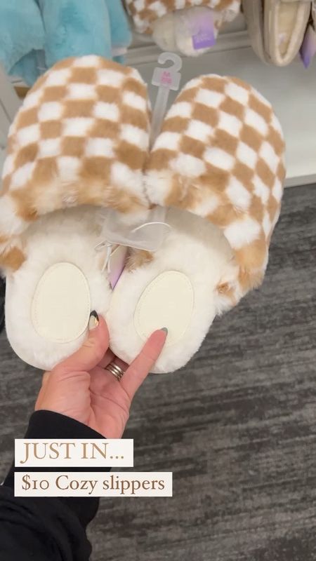Because I love everything checkered.  These $10 slippers are a great little gift for the holidays especially for you're girls! 

Slippers | house shoes | faux fur slippers | gifts for her | gifts for girls | gifts under $20

#giftsunder20 #giftsforher #slippers #furslippers #cozyslippers 

#LTKVideo #LTKGiftGuide #LTKHoliday