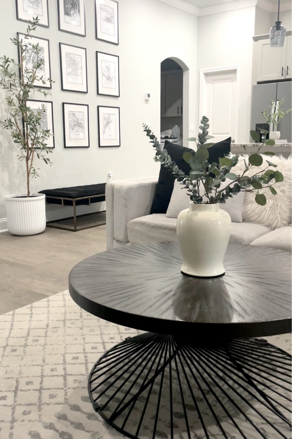 Gallery wall, modern home decor, minimalist home, modern style, modern living room, living room inspiration, modern home, Home decor, modern living room 

#Modernhome
#Gallerywall
#NeutralHomeDecor
#Organicmodern
#Cleanhome
#Aesthetic 
#InteriorDesign 
#Modernorganic 
#Budgetfriendly 
#NeutralHome
#MinimalistHome
#Organichome
#ModernAesthetic
#neutraldecor

#LTKSpringSale #LTKU #LTKhome