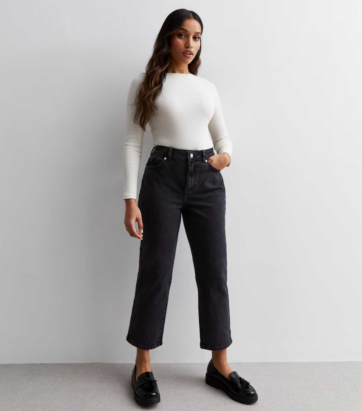 Petite Black Ankle Grazing Hannah Straight Leg Jeans | New Look | New Look (UK)