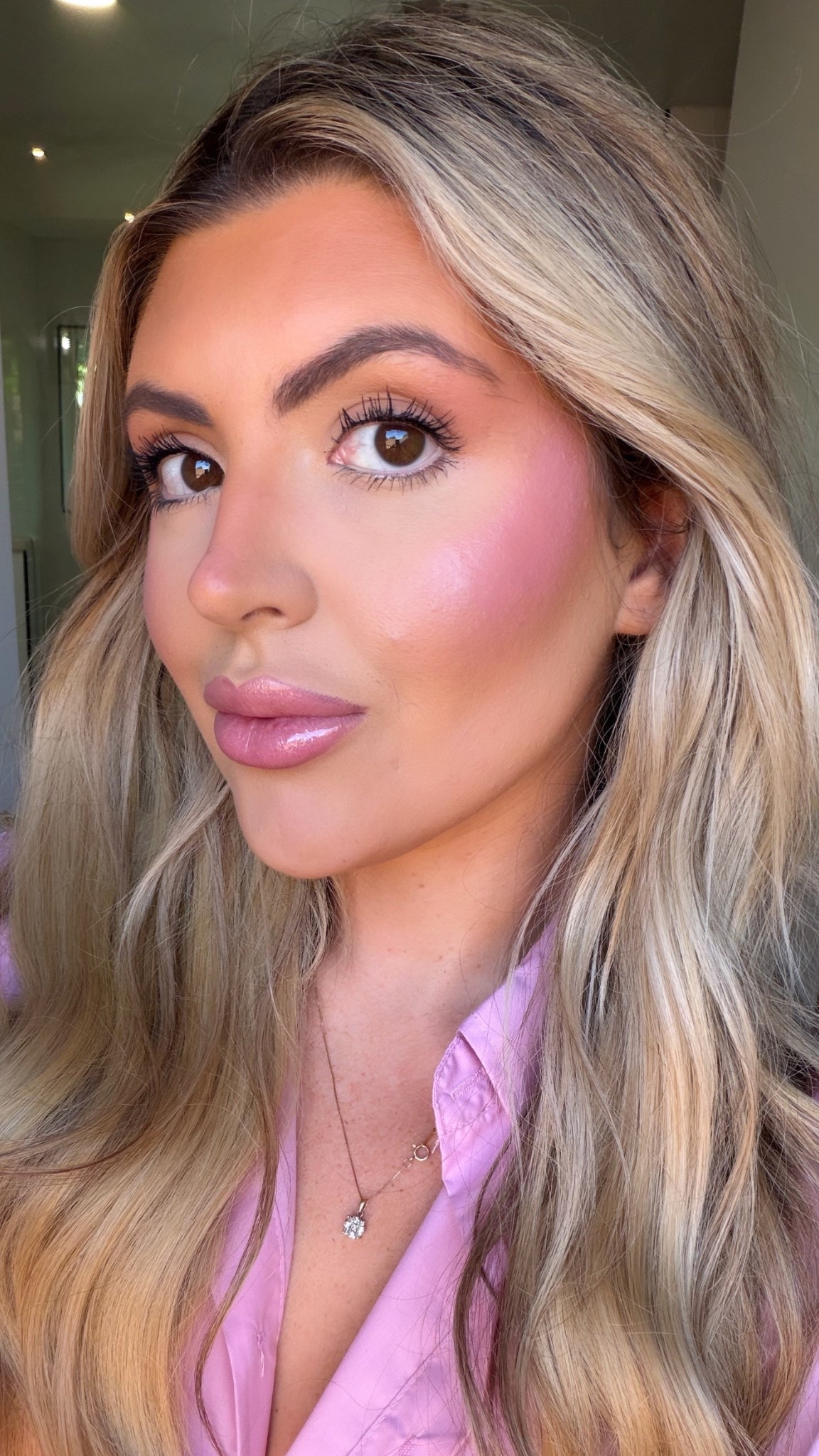 The cutest summer blush 💗 I love these blush duos, they last so long and have great pigment to them. This is in the color “thank me later” 



Blush, makeup, Grwm, beauty finds, makeup finds, luxury beauty, affordable makeup, Sephora, Patrick ta beauty, summer makeup trends 

#LTKBeauty #LTKgrwm