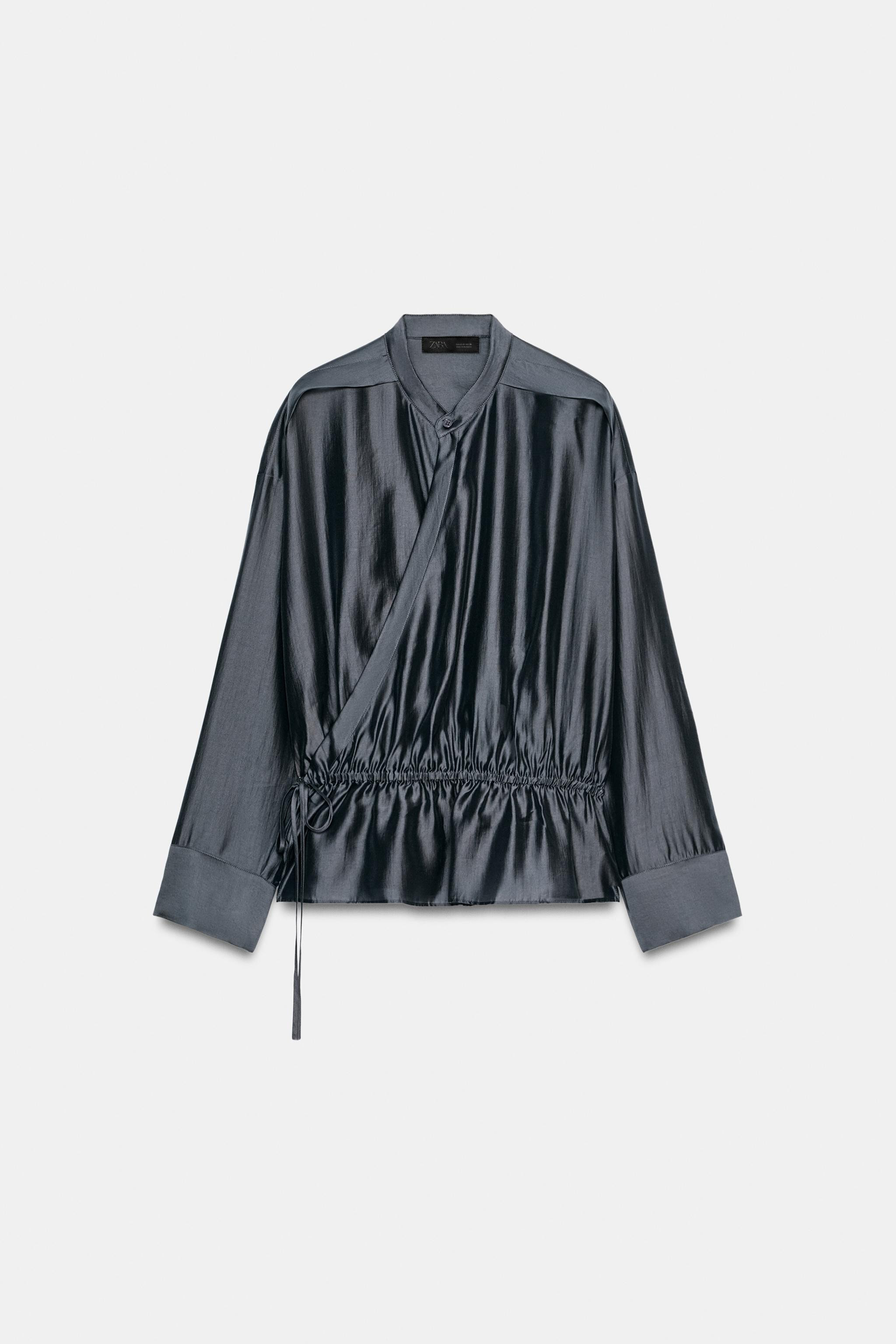 ZARA WOMAN COLLECTIONBlouse made of a lyocell blend yarn. Round neck and short sleeves with cuffs... | Zara UK