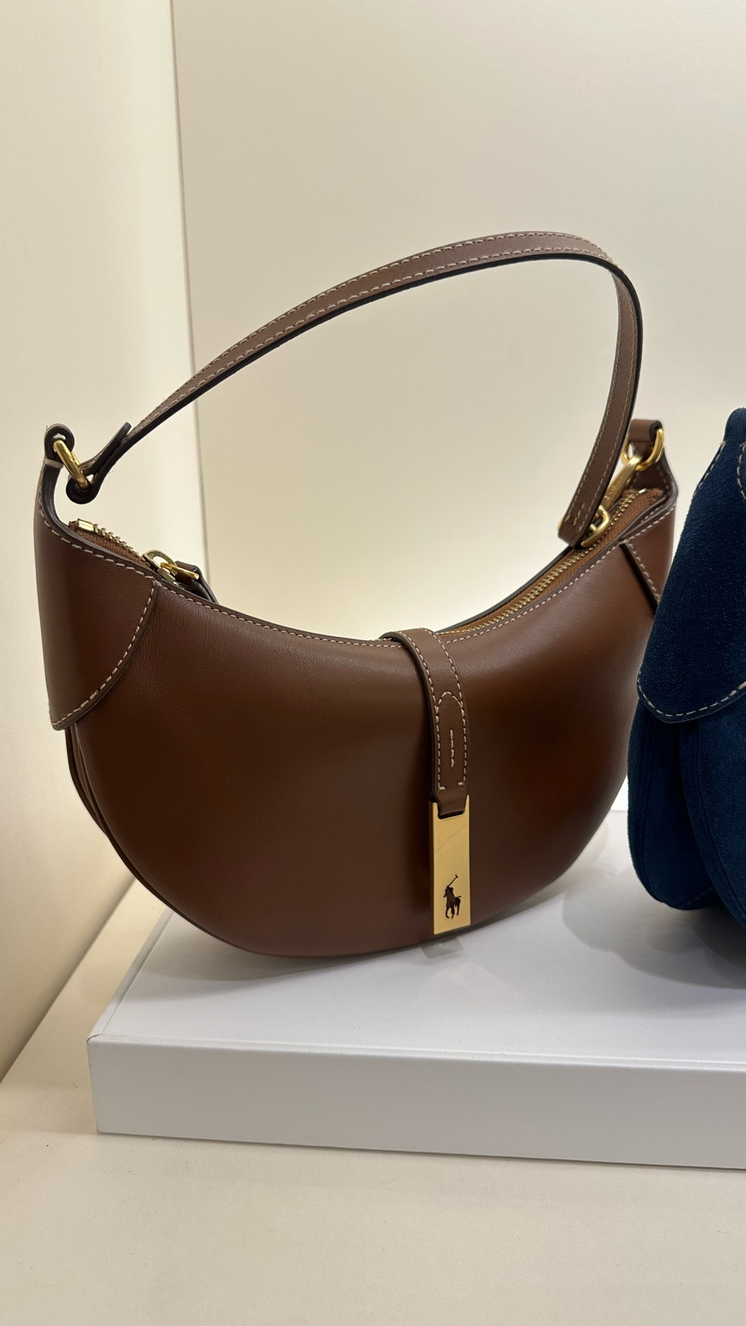 Polo ID bag


Polo Ralph Lauren, polo Ralph Lauren ID bag, my styled life, Ralph Lauren bag, Ralph Lauren gifts, Ralph Lauren purse, polo Ralph Lauren purse, polo Ralph Lauren bag, polo ID mini bag, polo ID mini shoulder bag. 

#LTKGiftGuide #LTKItBag #LTKHoliday