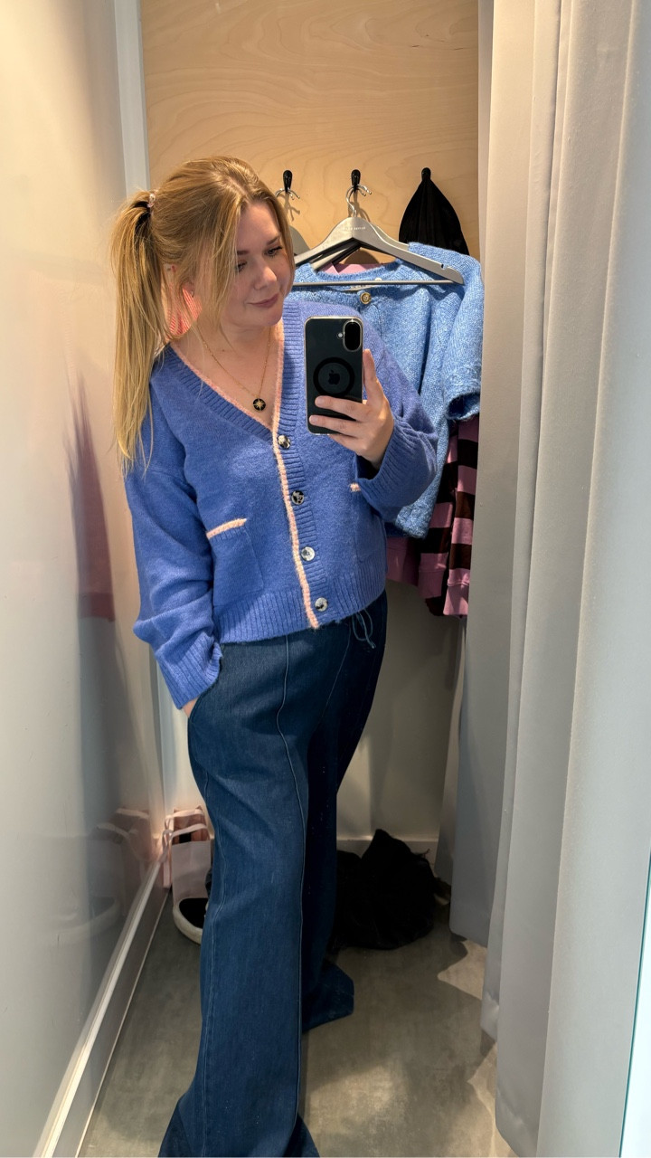 How it looks on the hanger 
vs 
How it looks on me. 

Featuring @oliverbonas 
@centremk 

🔗 Links in my bio 

#GlowUpJourney #BodyConfidence #SelfCareRituals #tryon #fashion
