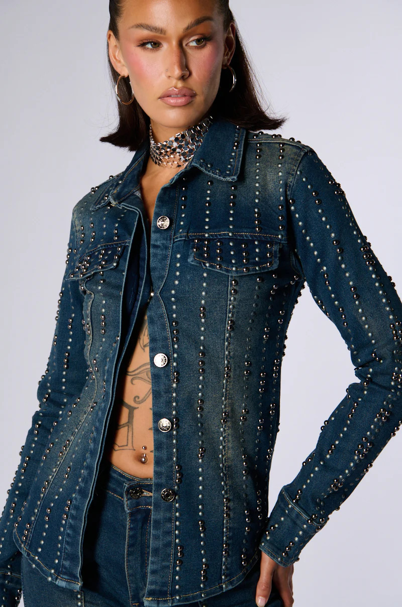 EVERYWHERE EVERYTHING BUTTON DOWN DENIM TOP | AKIRA