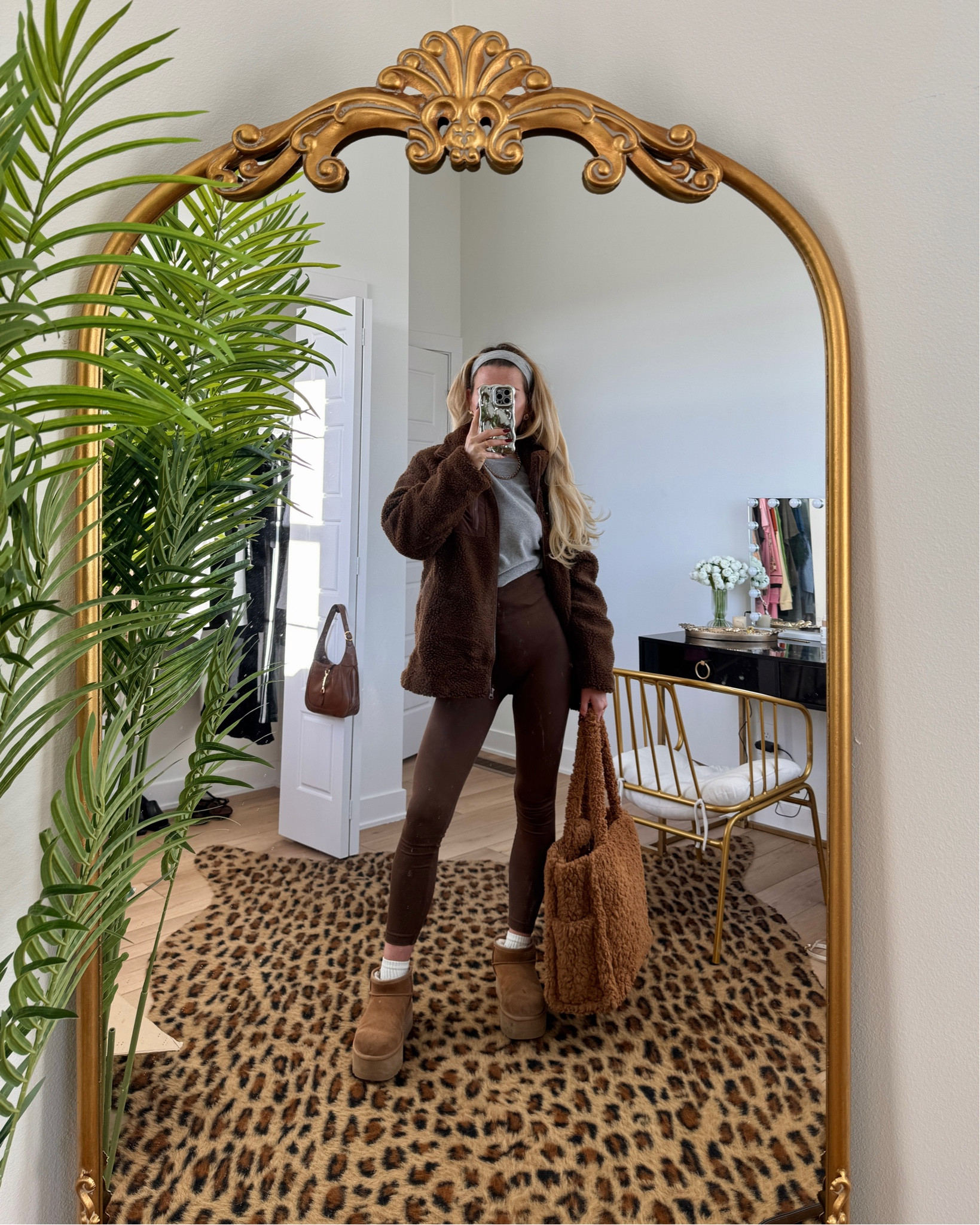 Cozy fall ootd 🍁🧸 paired these ribbed brown leggings with this new Sherpa tote bag and jacket from Amazon. Plus Uggs :) SO comfy! Wearing a M 🖤



#LTKFindsUnder100 #LTKFindsUnder50 #LTKStyleTip