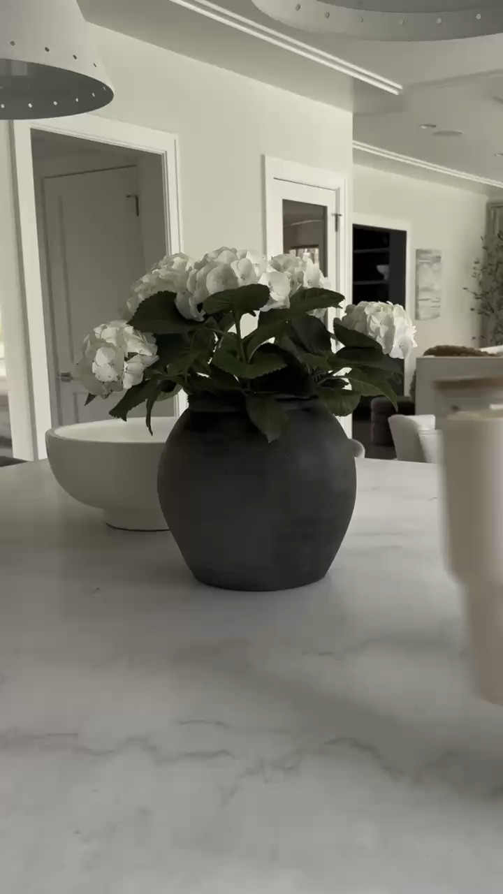 Leak proof cups for on the go | also, how many drinks do you take with you? 

#LTKVideo #LTKhome #LTKfindsunder100