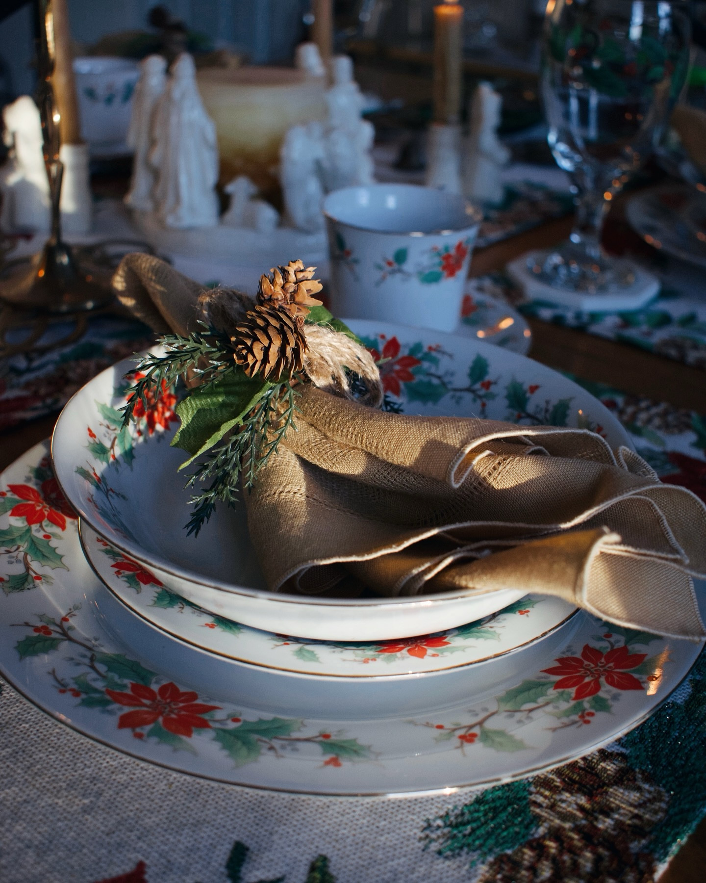 reminding you that gifts are not always physical things. 

encouraging you to give the gift of joy, peace, love, hope, generosity, kindness, and goodness this holiday season ✨

vintage christmas tablescape on the blog ✨

#christmastablescape #photography #tablescape #tableinspo #vintage #vintagestyle #vintagechristmas #vintagephotography #christmas #sustainablestylist
